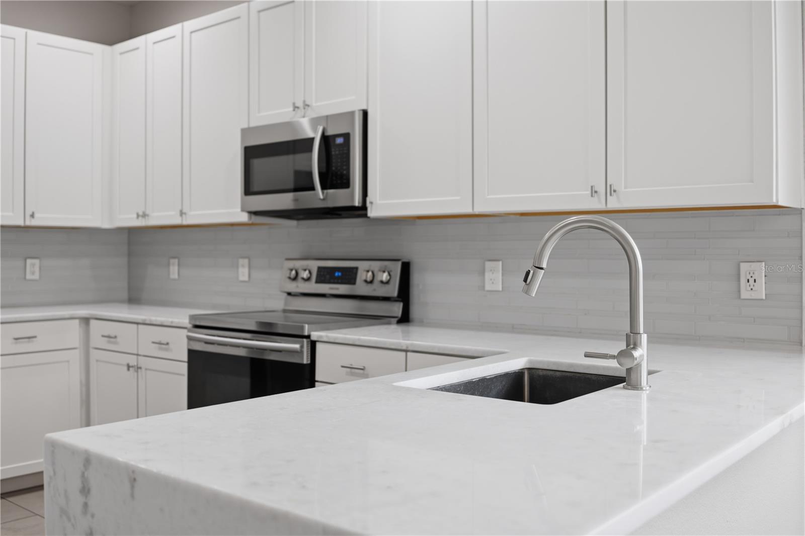 1526 EQUINOX CIR