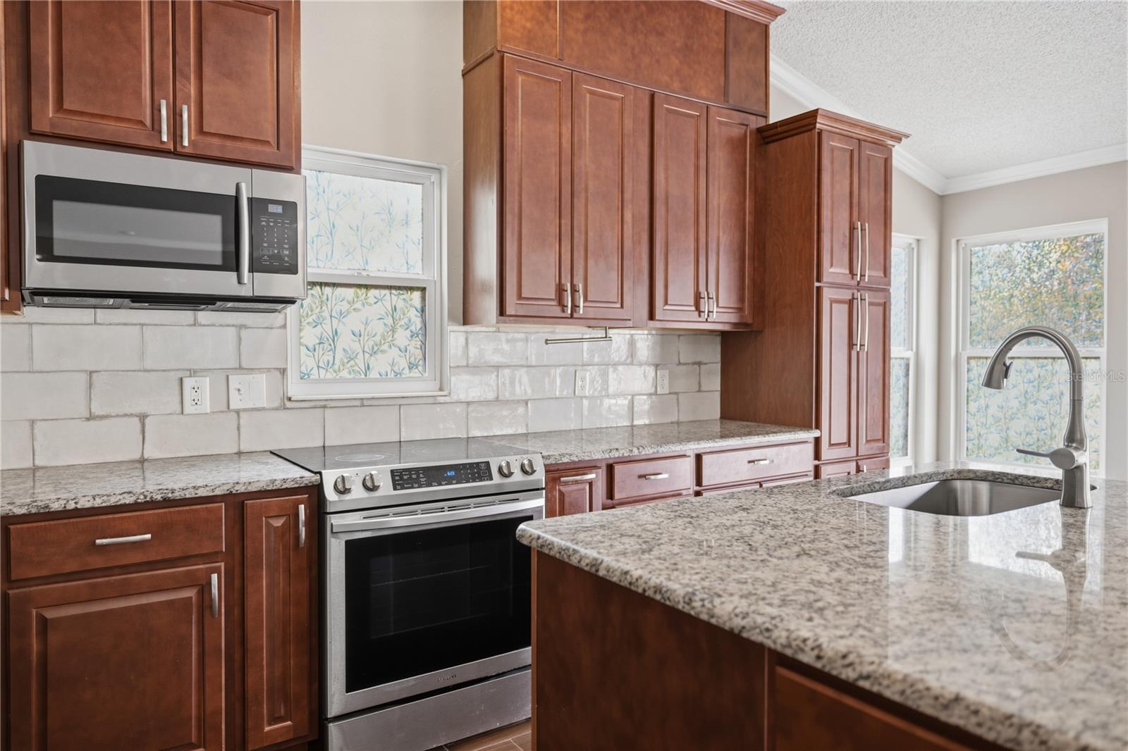 1680 LADY SLIPPER CIR