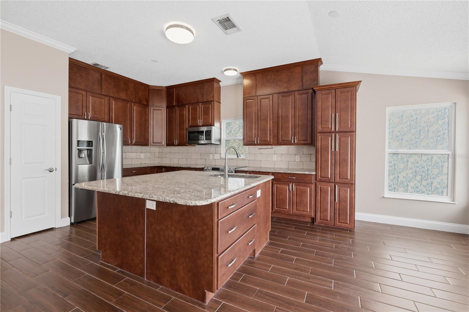 1680 LADY SLIPPER CIR