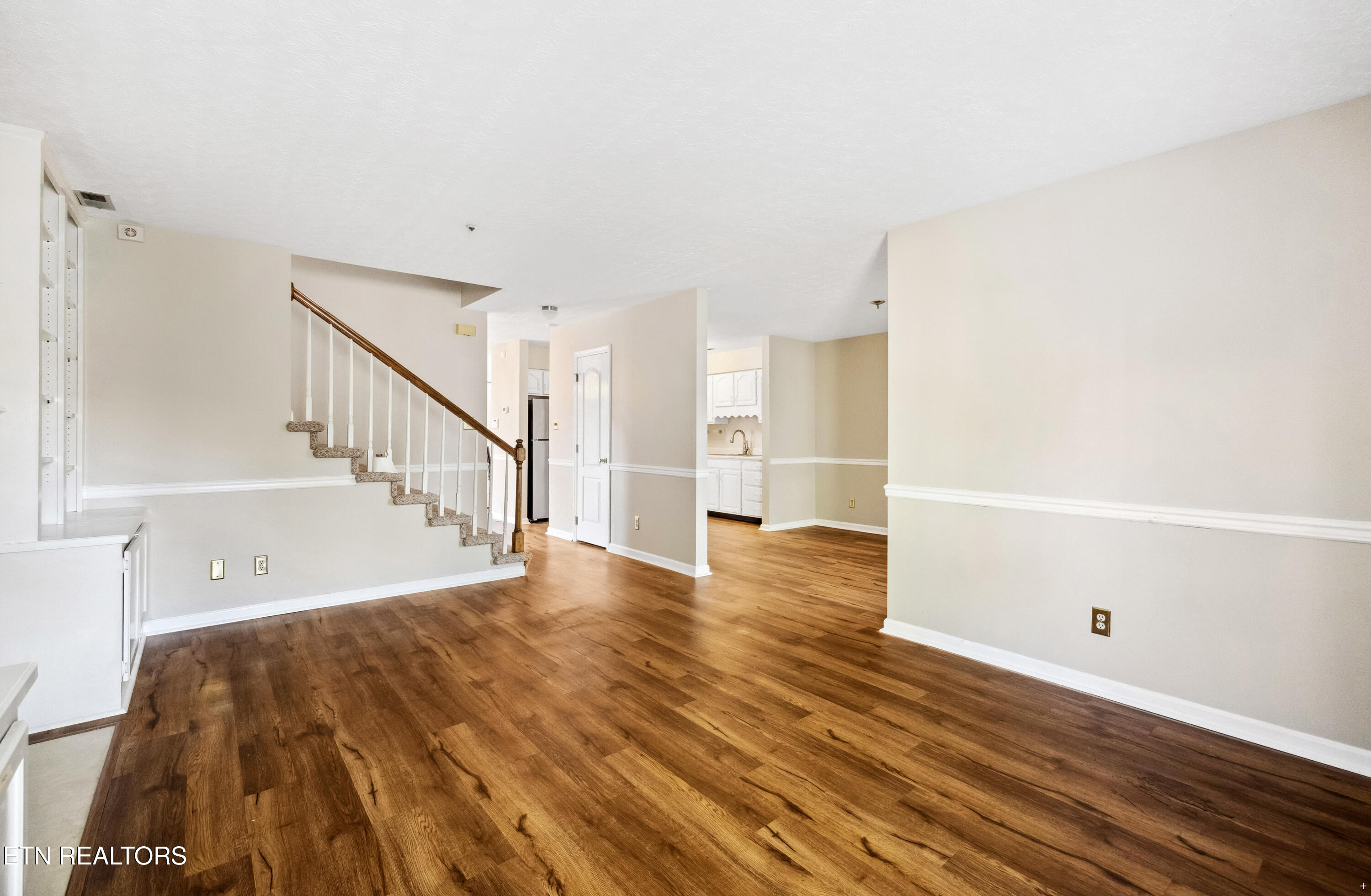 8611 Old Carriage Court