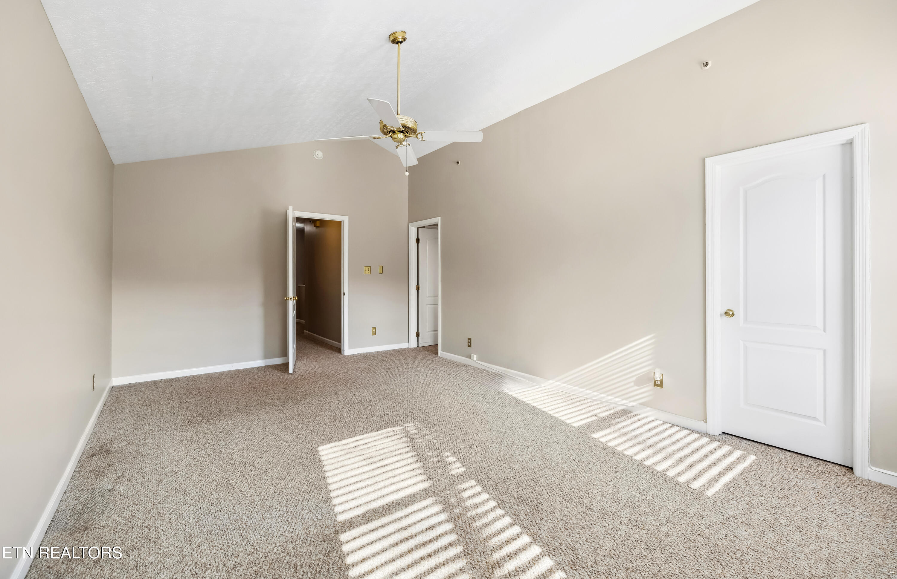 8611 Old Carriage Court