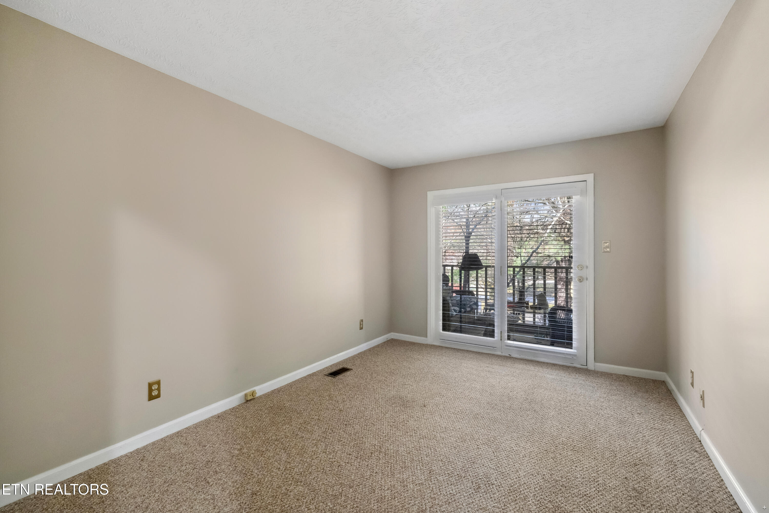 8611 Old Carriage Court