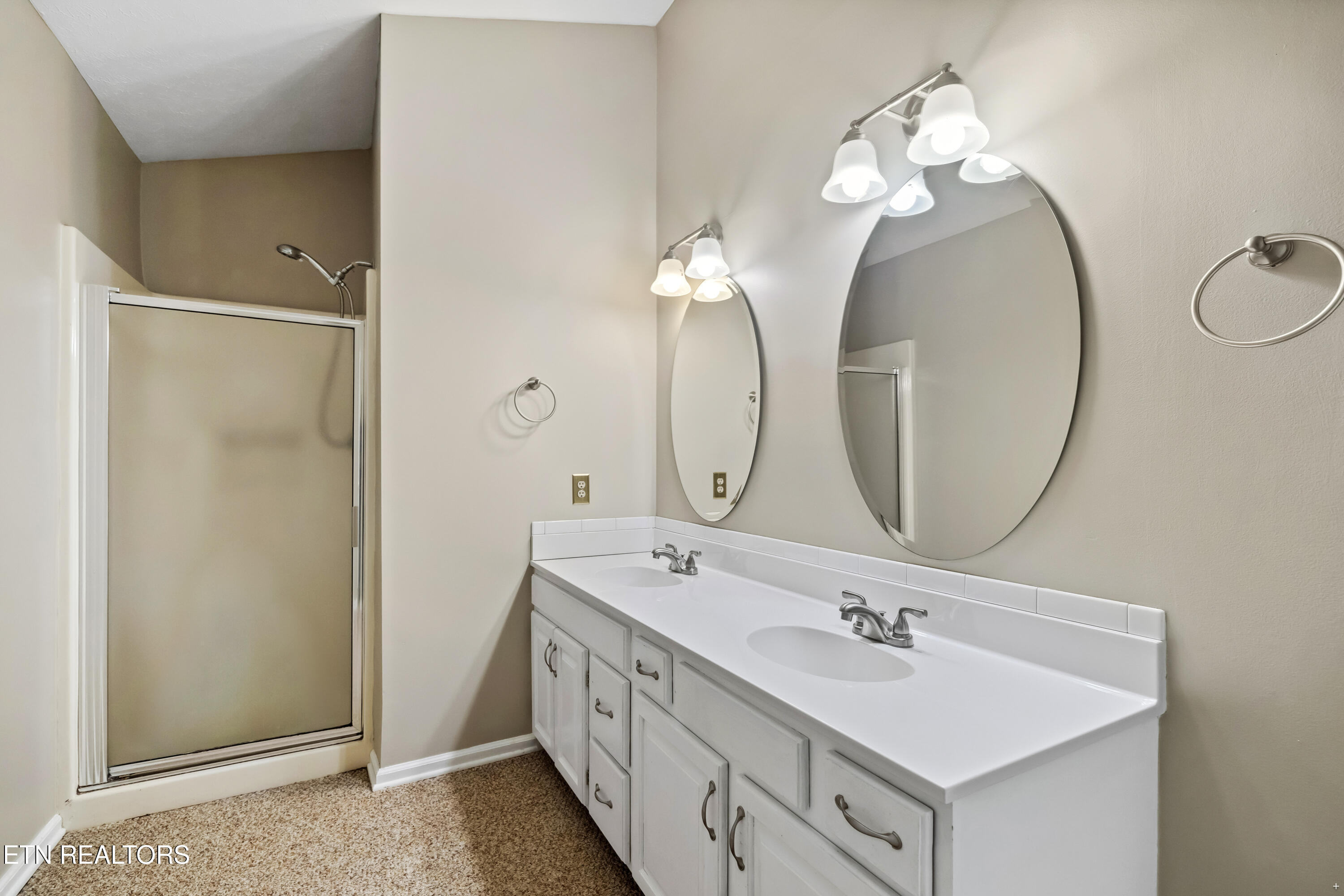8611 Old Carriage Court
