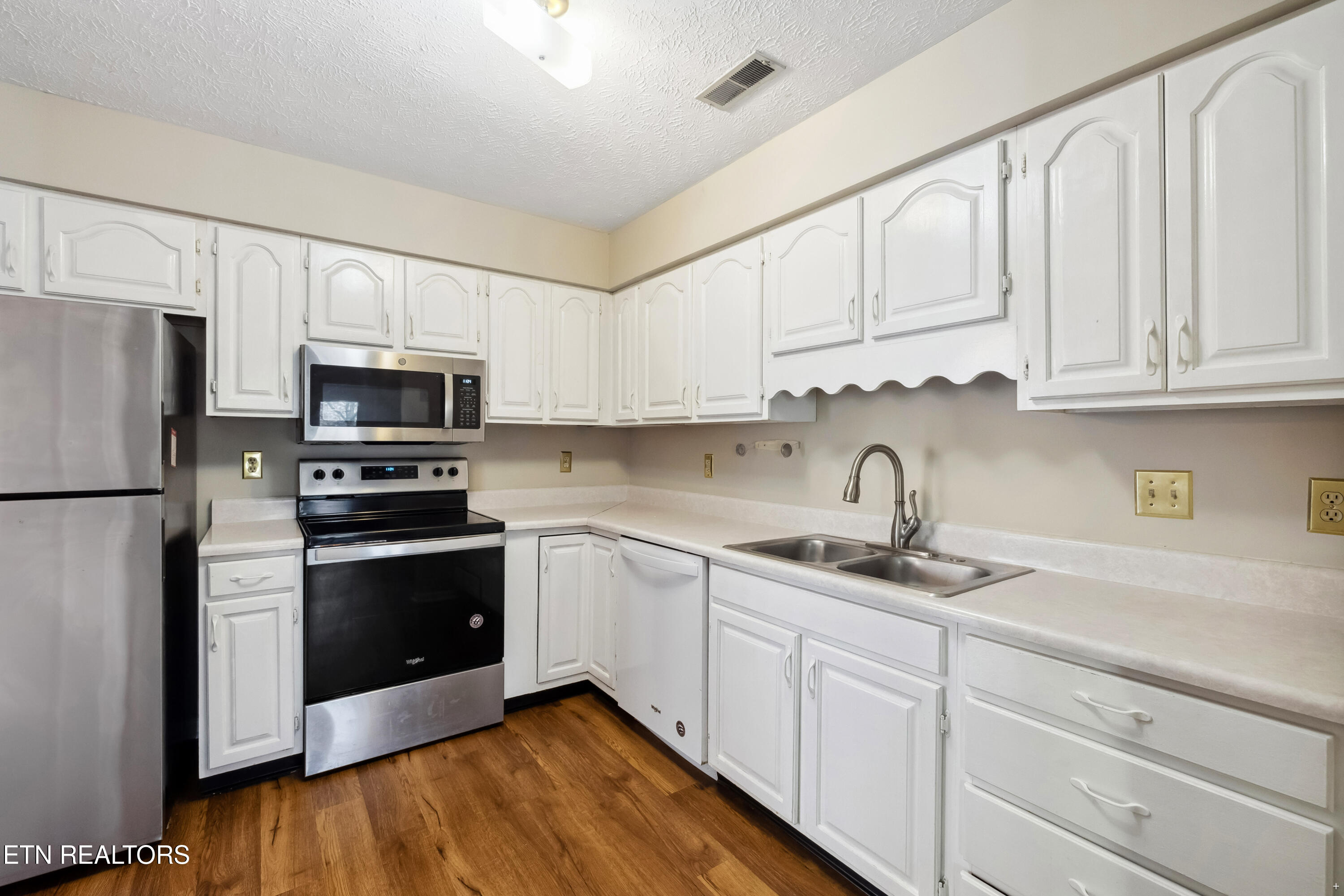 8611 Old Carriage Court