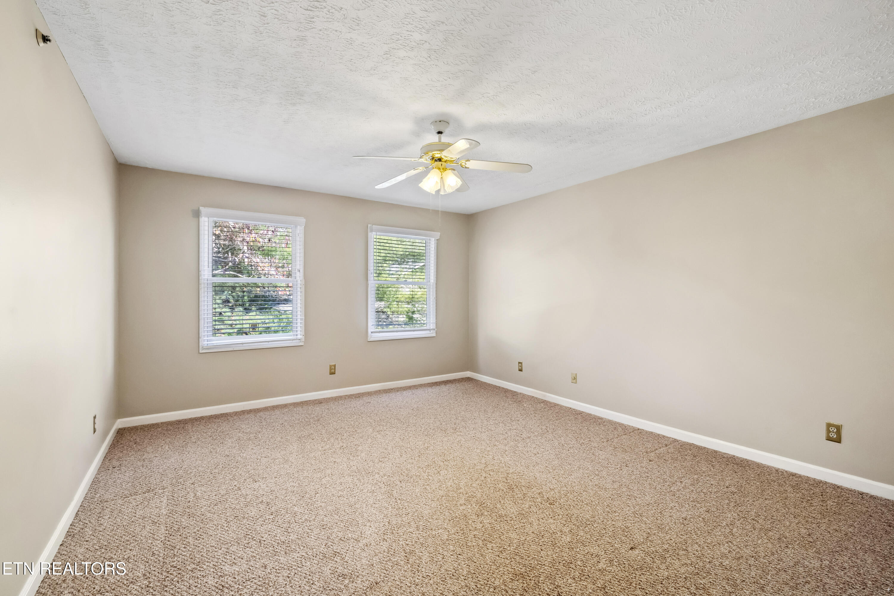 8611 Old Carriage Court