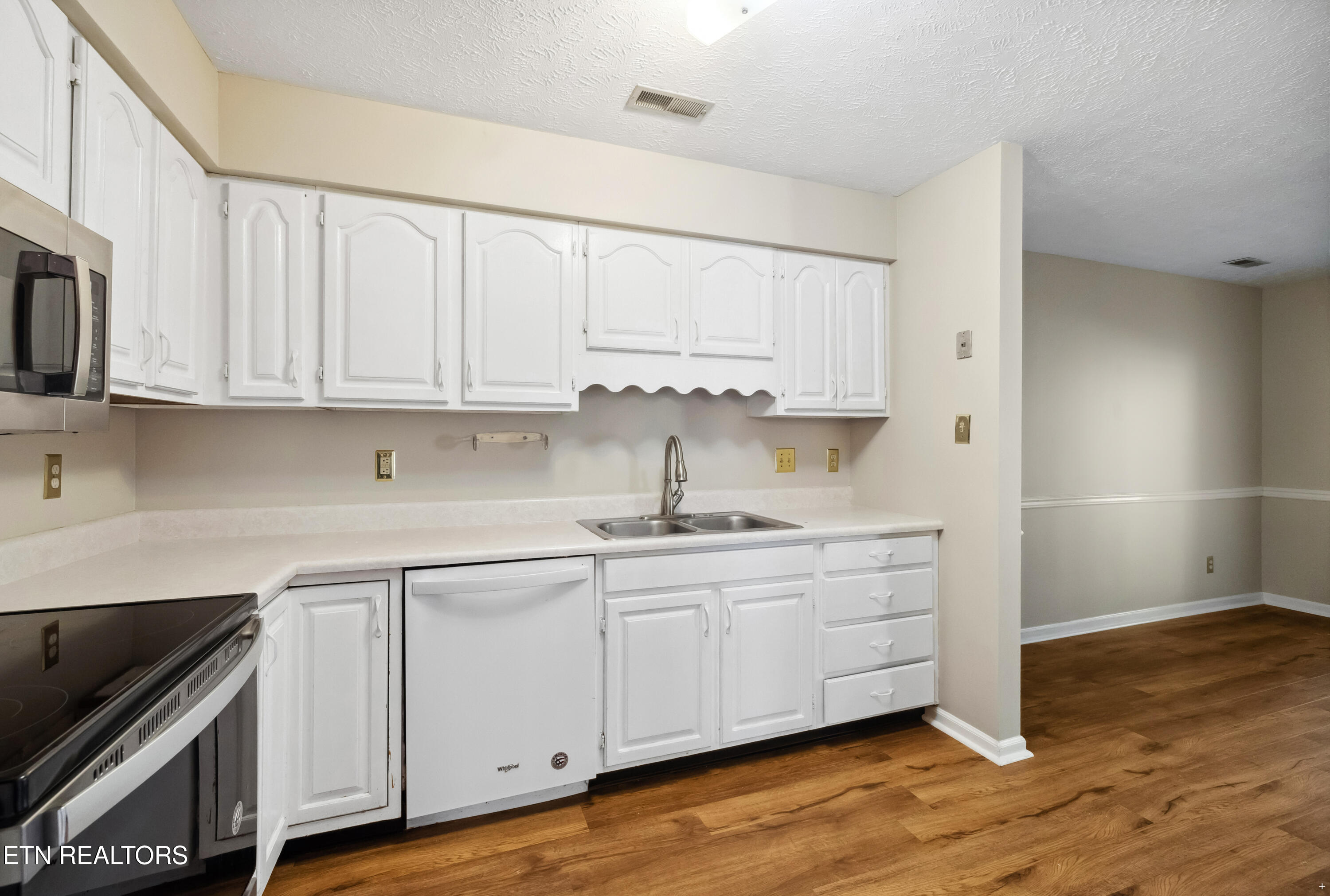 8611 Old Carriage Court