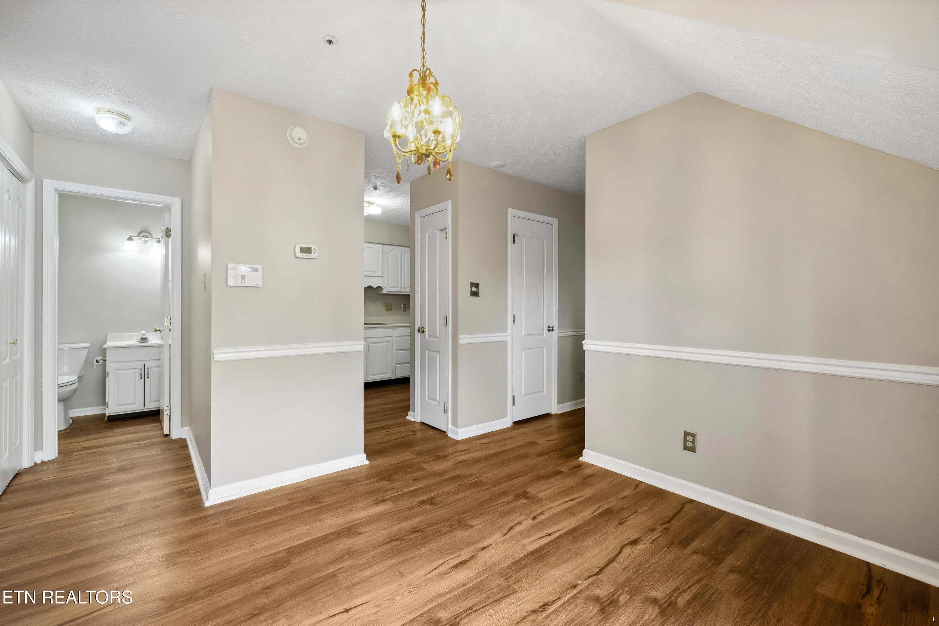 8611 Old Carriage Court