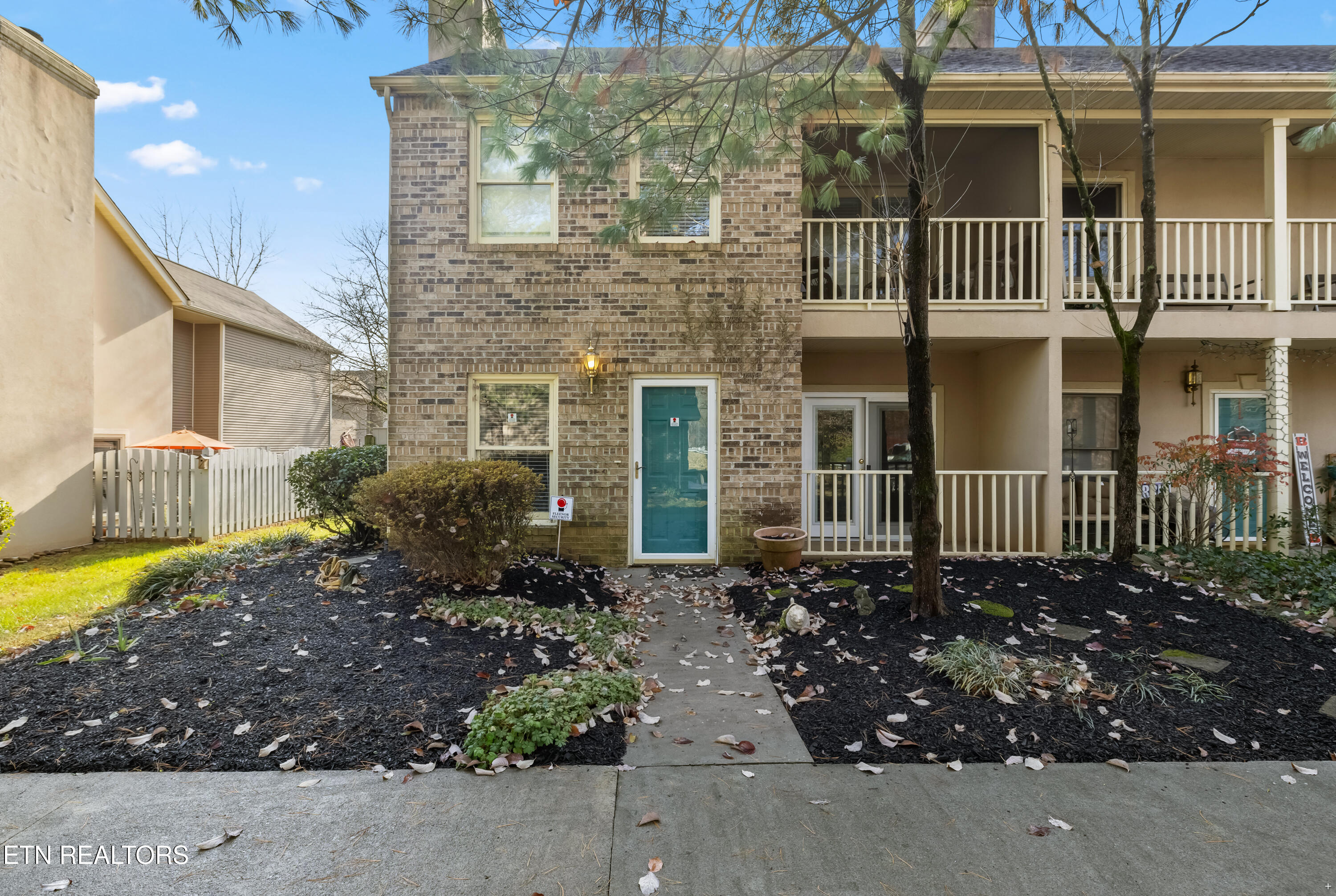 8611 Old Carriage Court