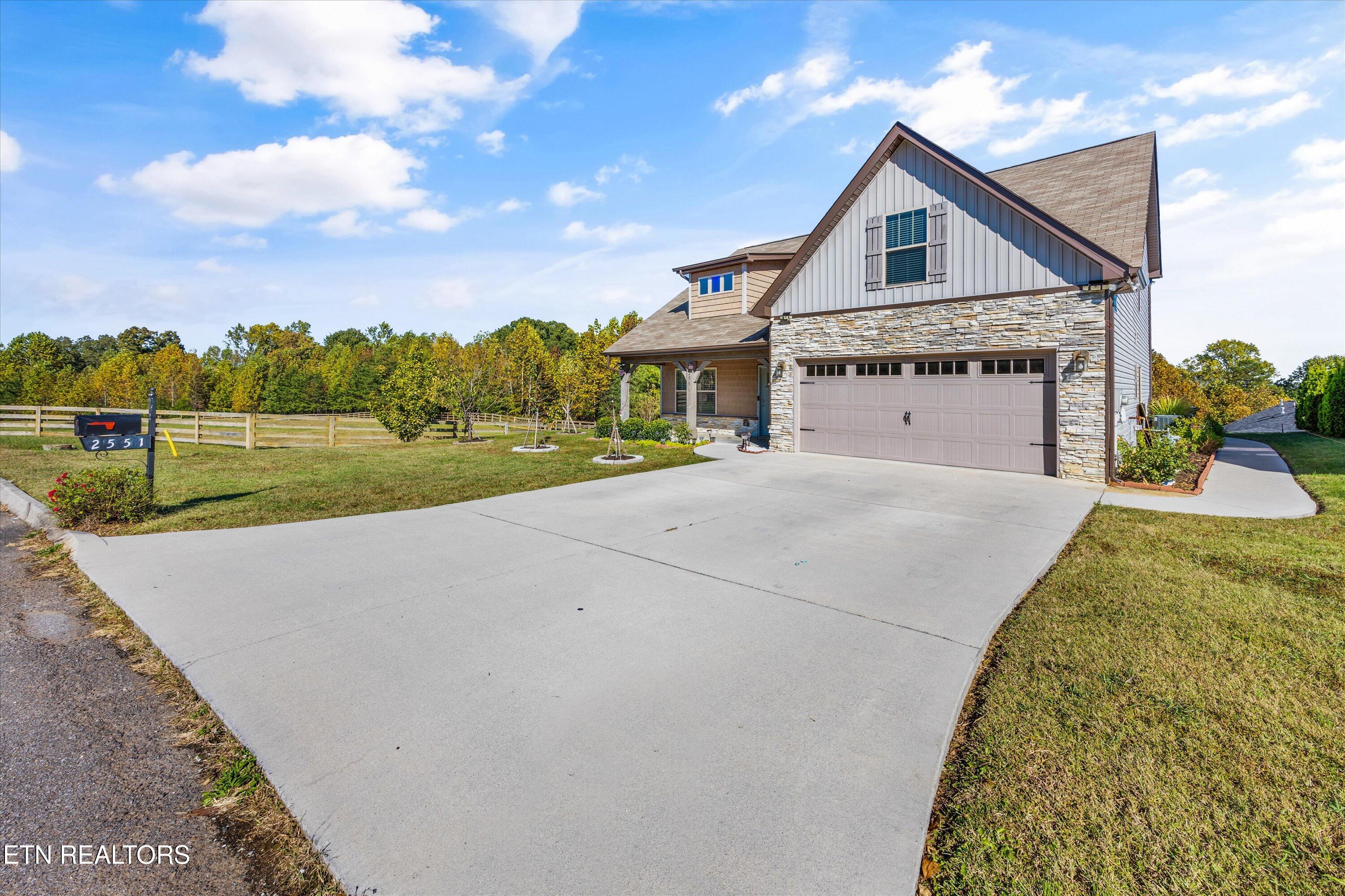 2551 Ancient Oak Lane, Knoxville