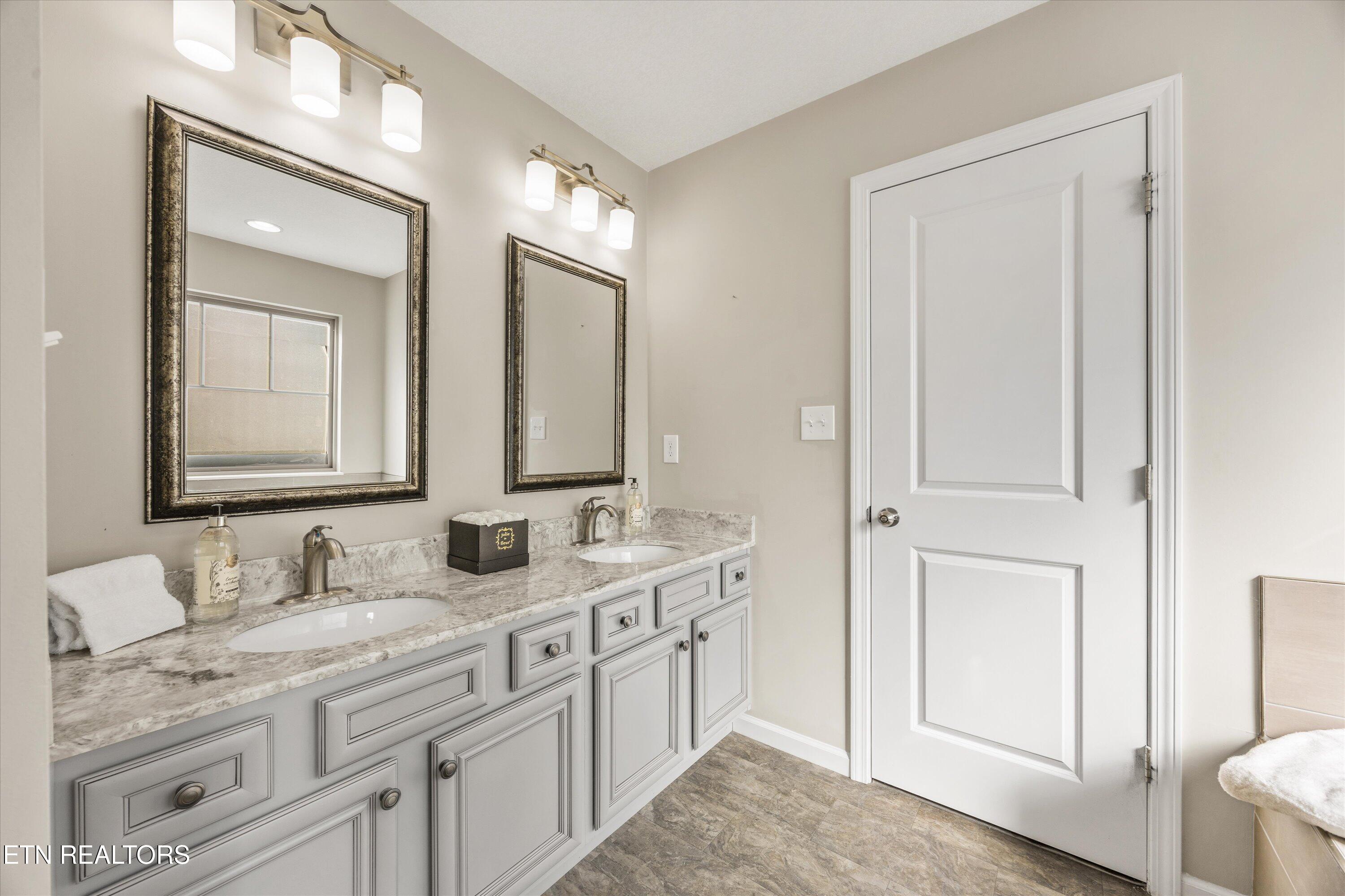 2551 Ancient Oak Lane, Knoxville