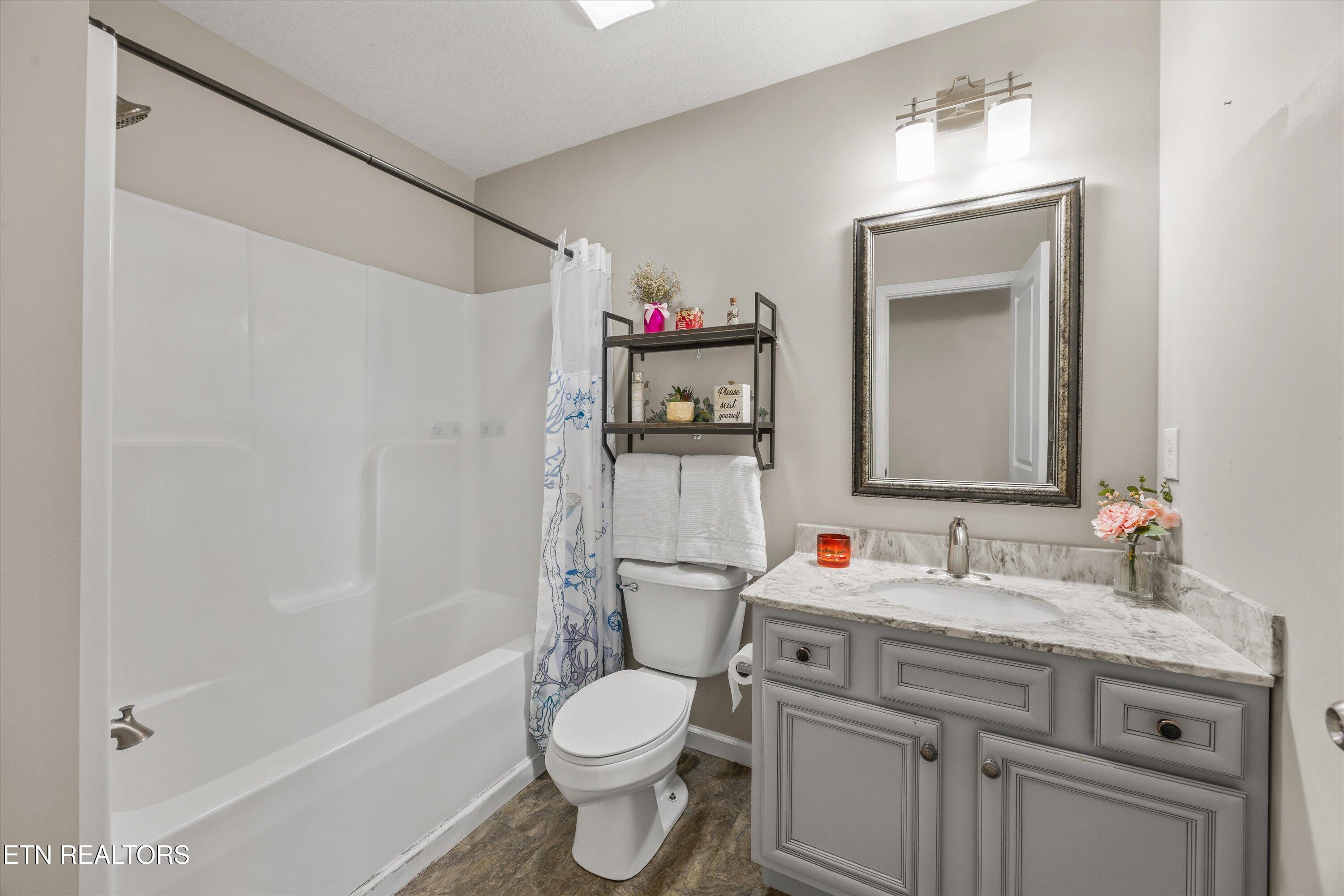 2551 Ancient Oak Lane, Knoxville