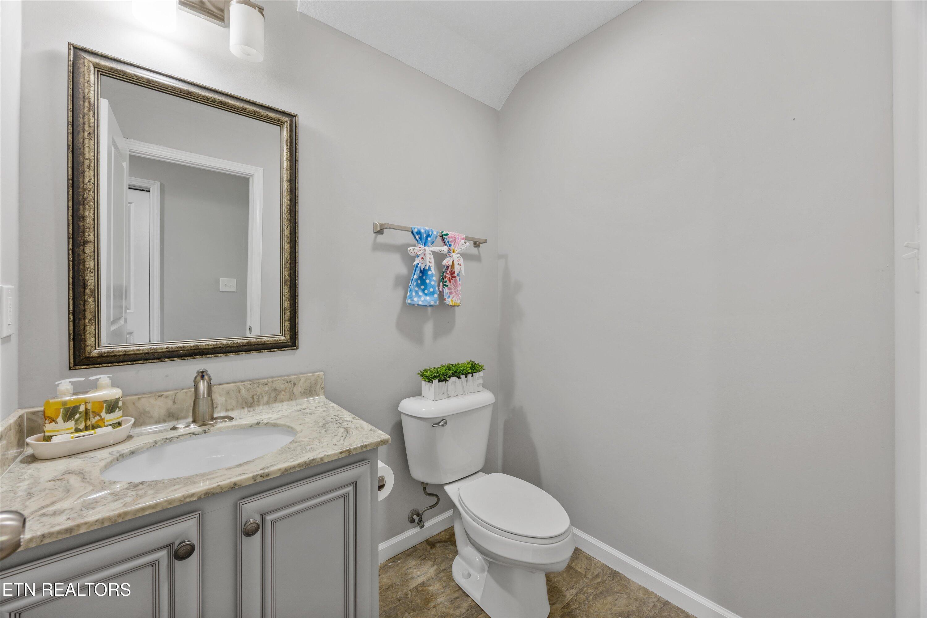 2551 Ancient Oak Lane, Knoxville