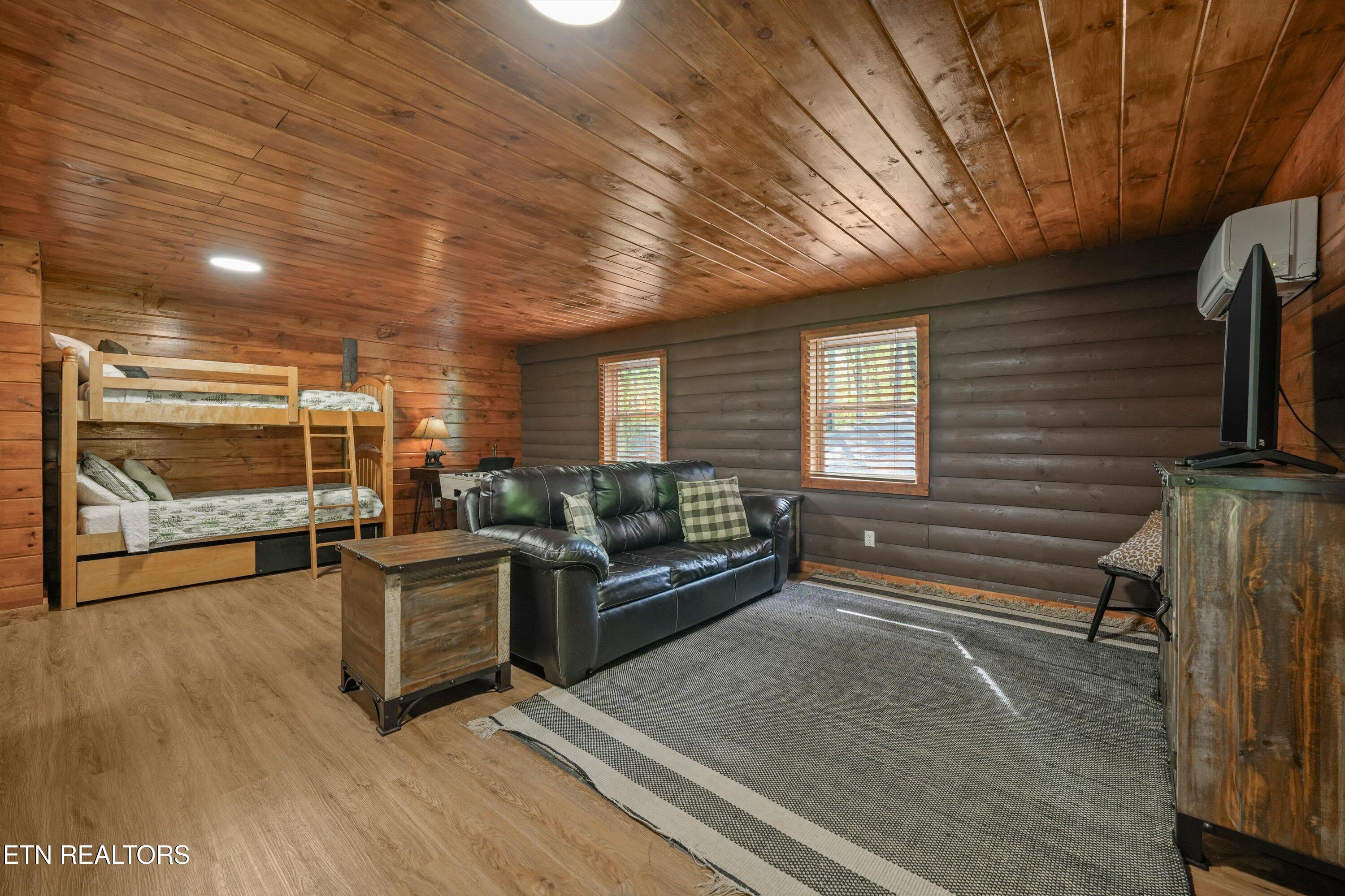 716 Country Oaks Drive