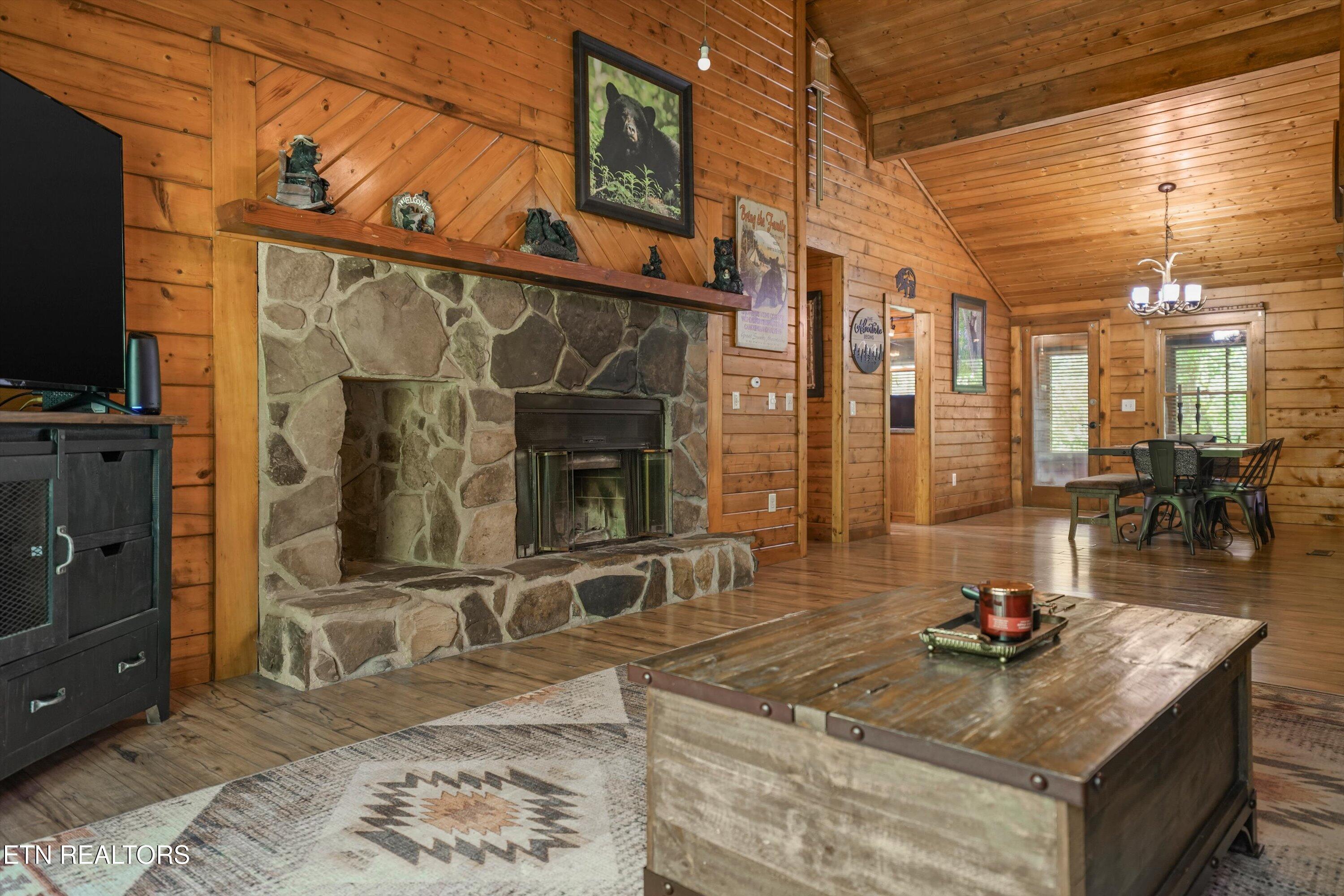 716 Country Oaks Drive