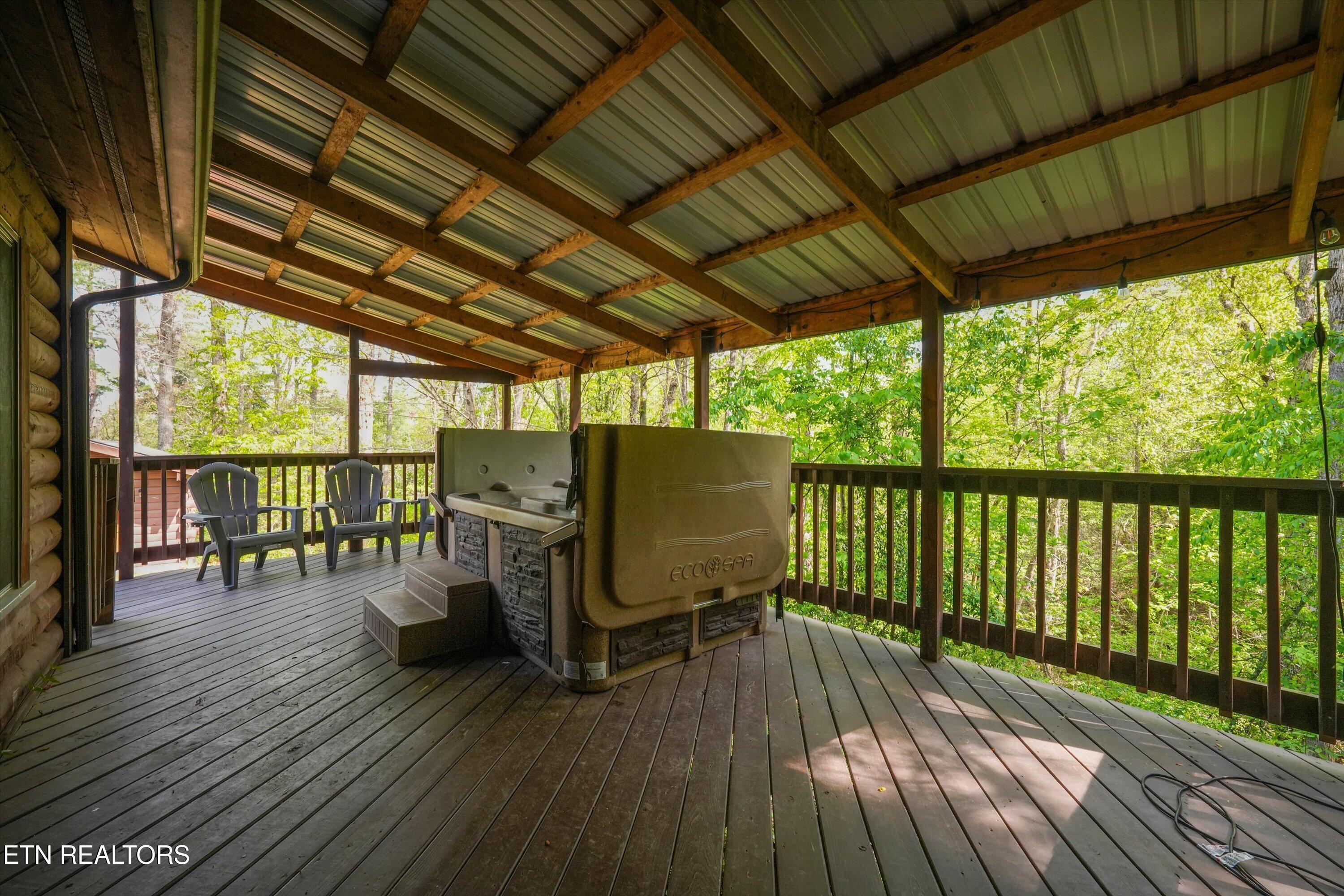 716 Country Oaks Drive