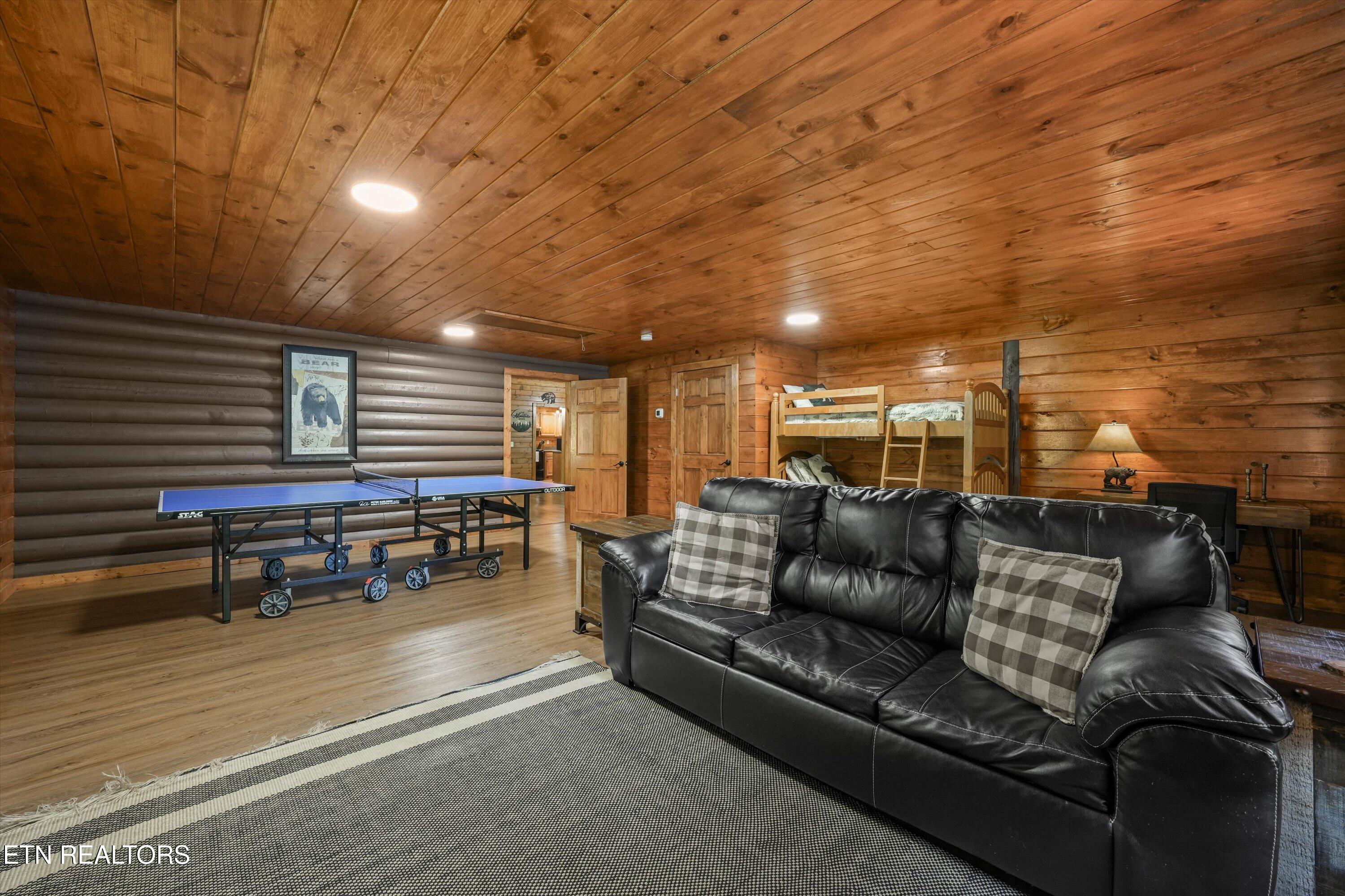 716 Country Oaks Drive