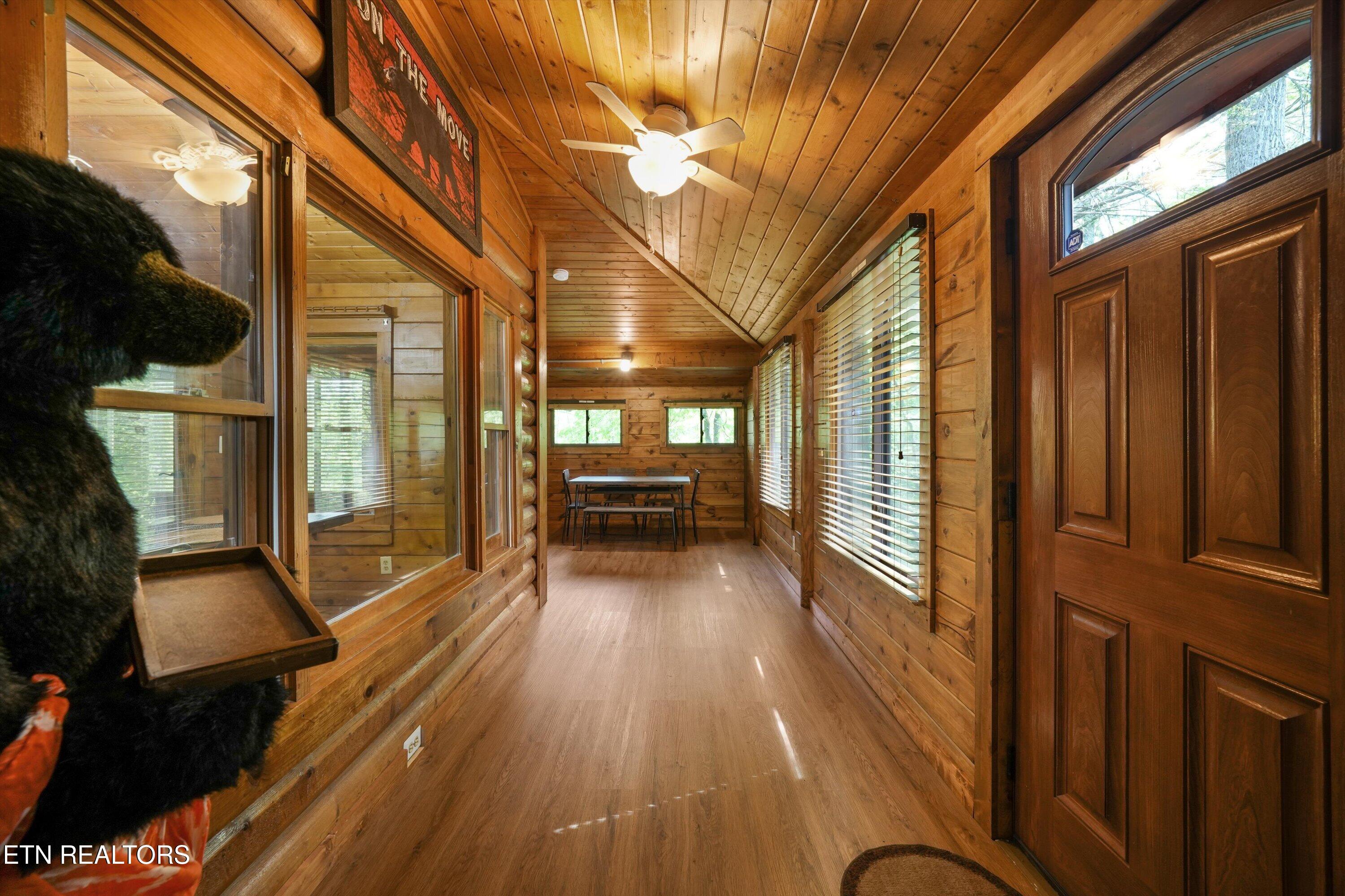 716 Country Oaks Drive