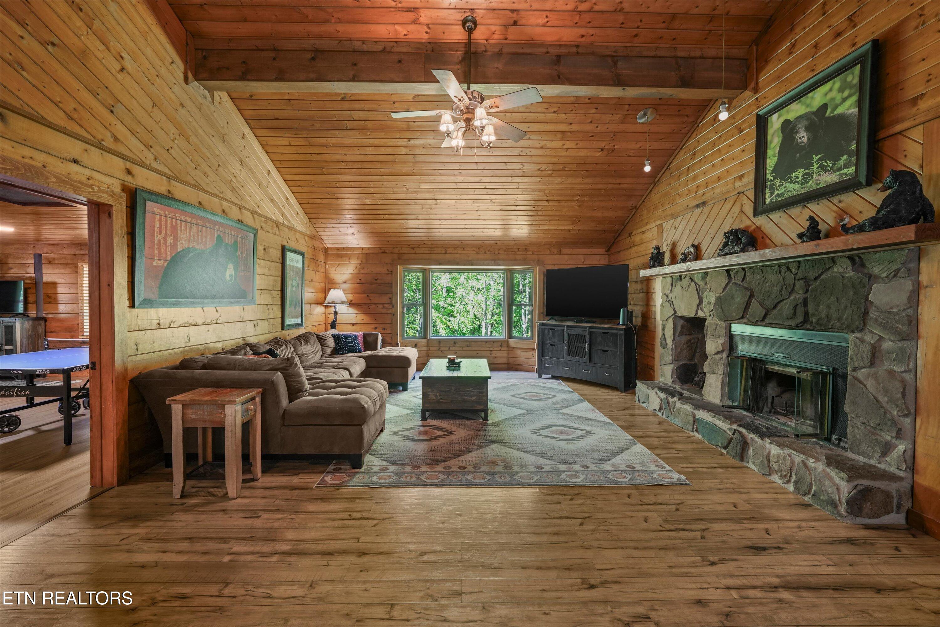 716 Country Oaks Drive