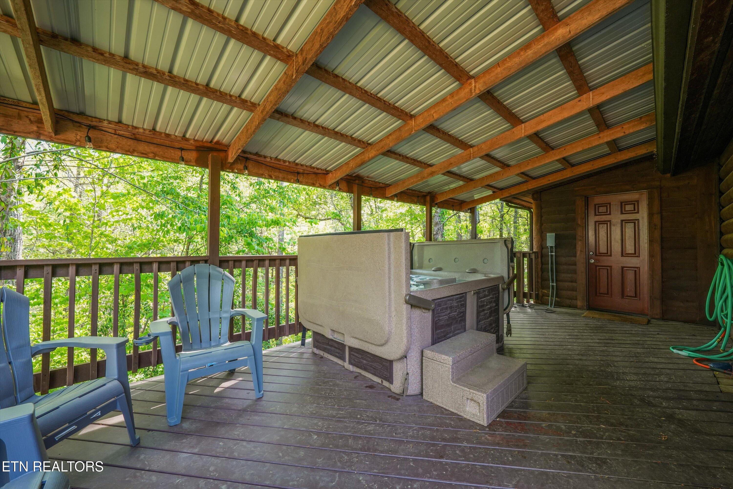 716 Country Oaks Drive