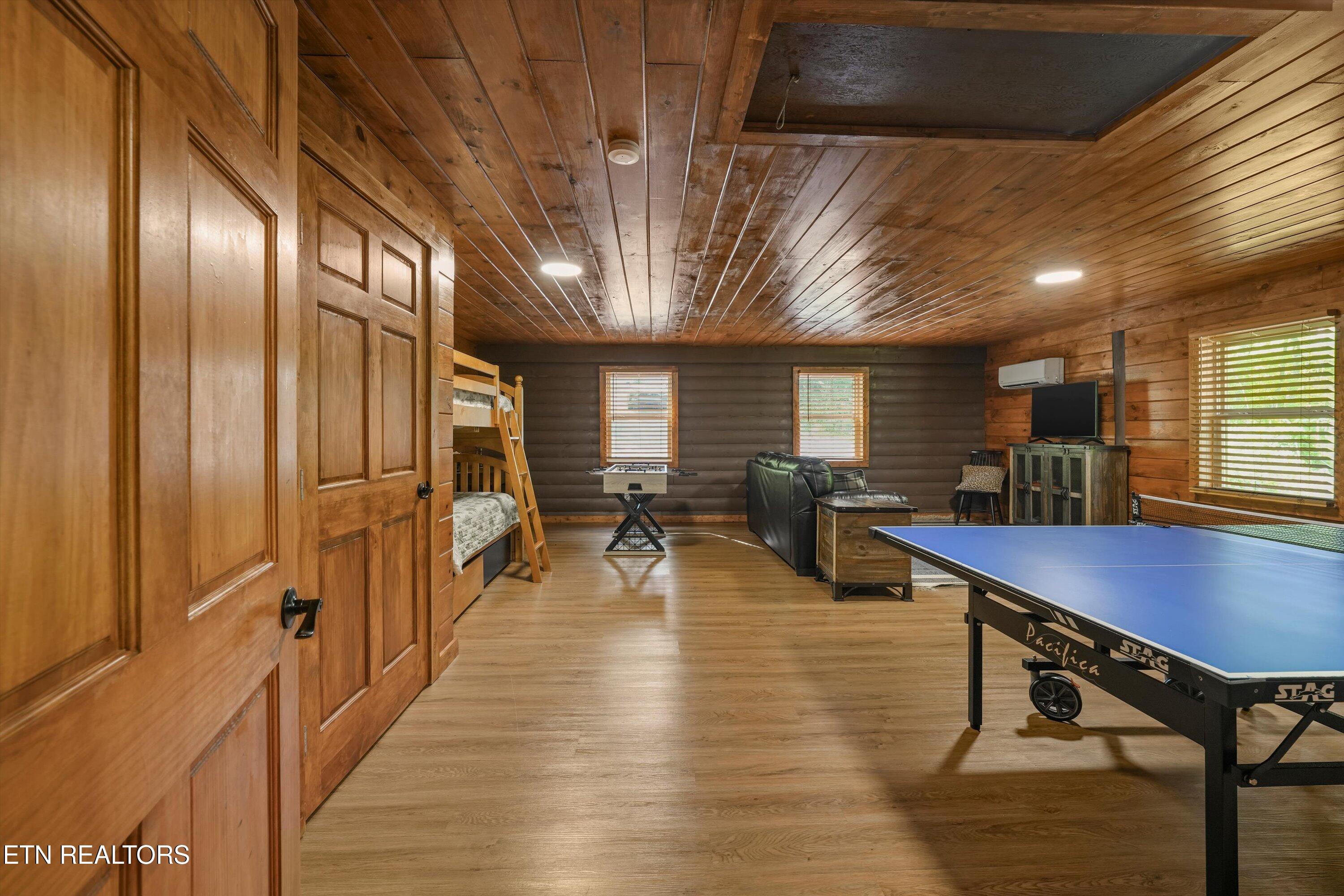 716 Country Oaks Drive