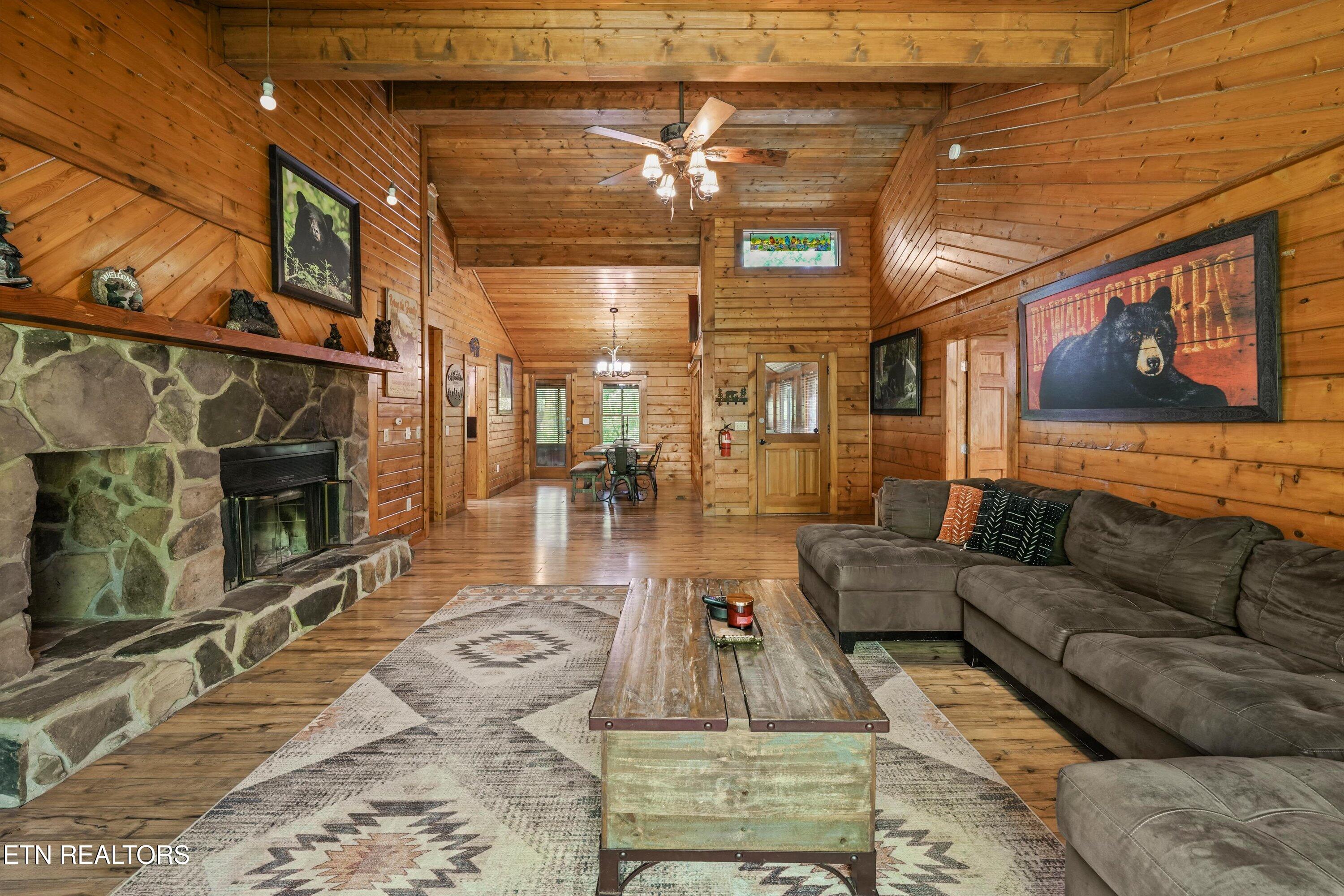 716 Country Oaks Drive