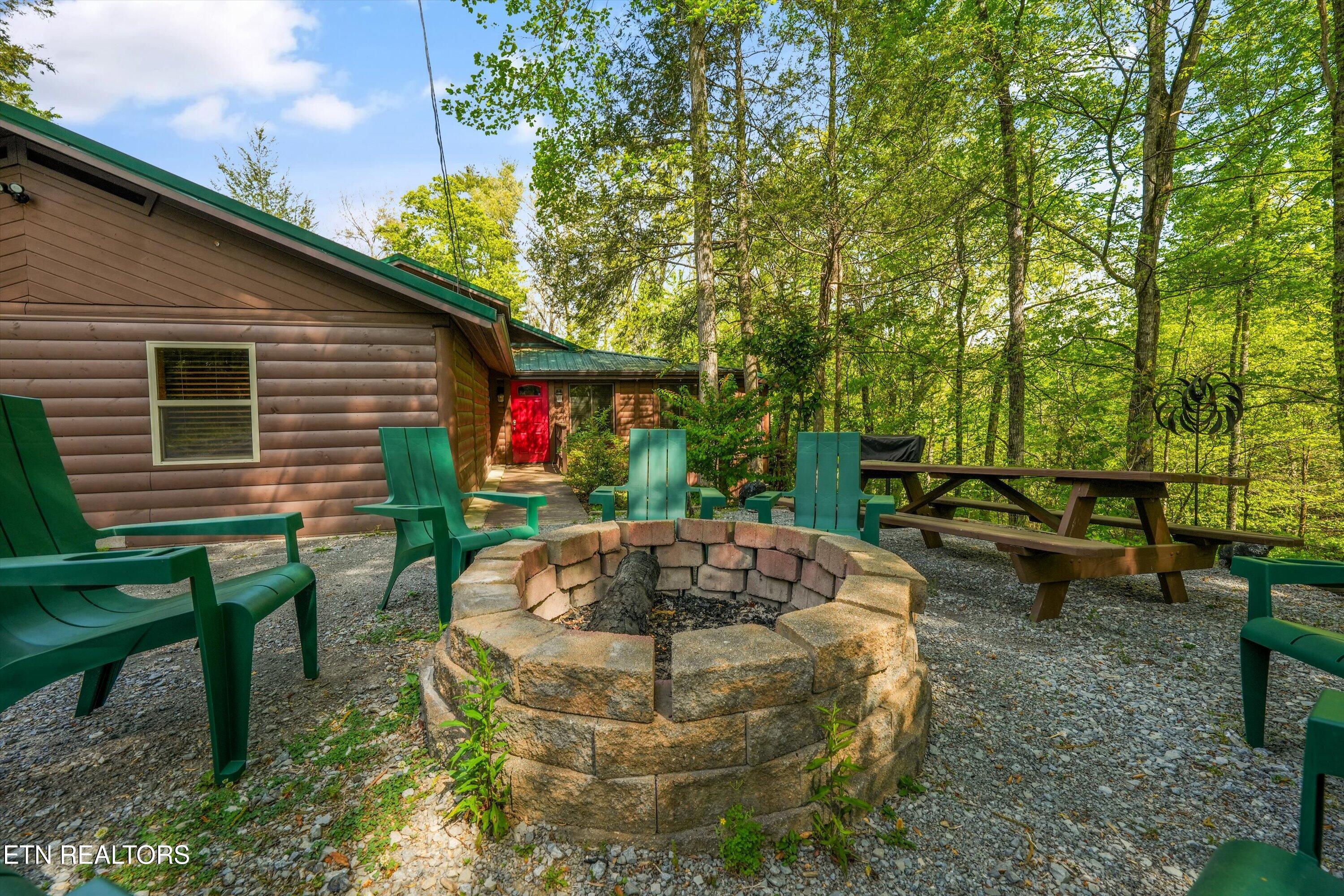 716 Country Oaks Drive