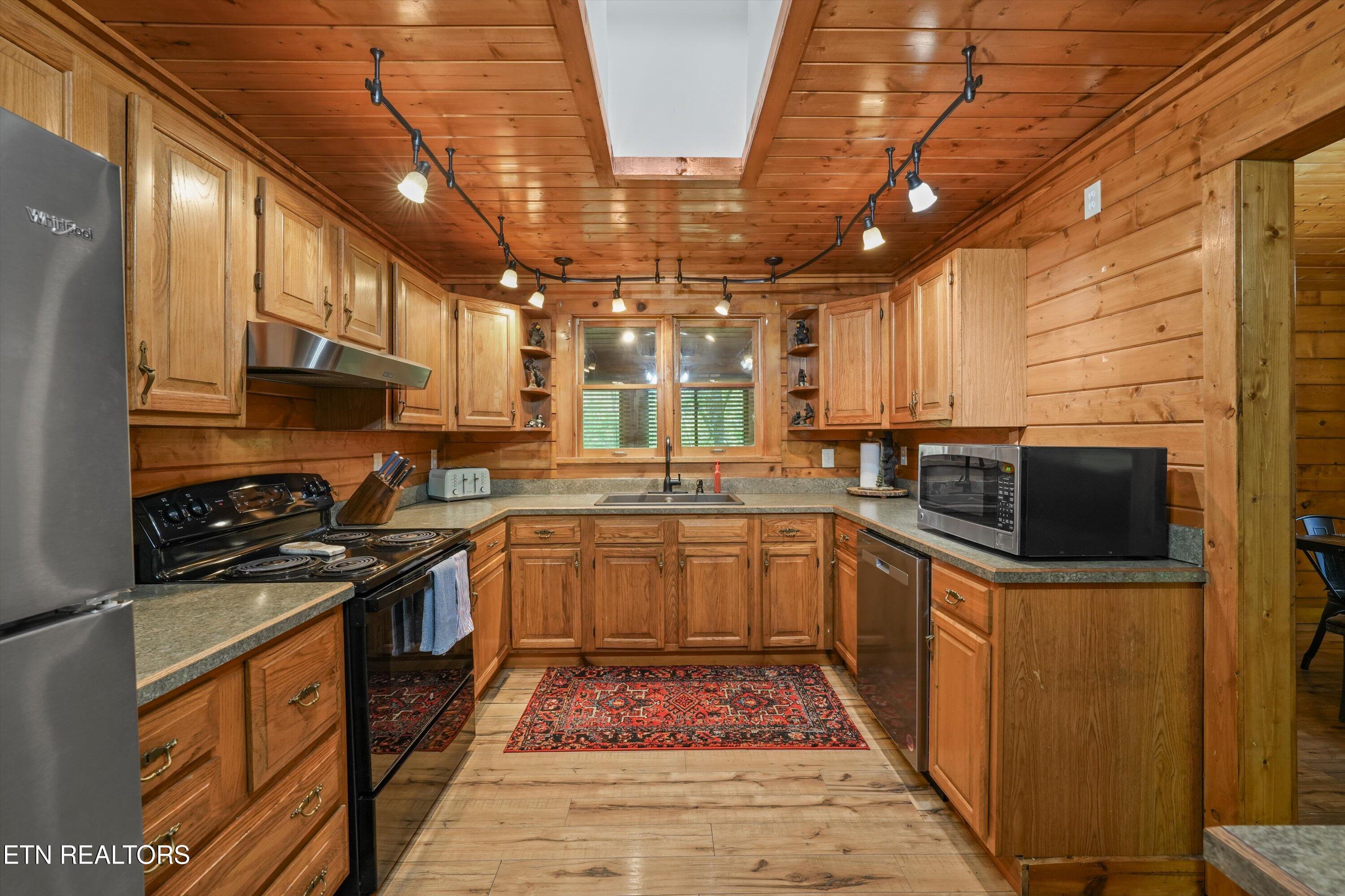716 Country Oaks Drive