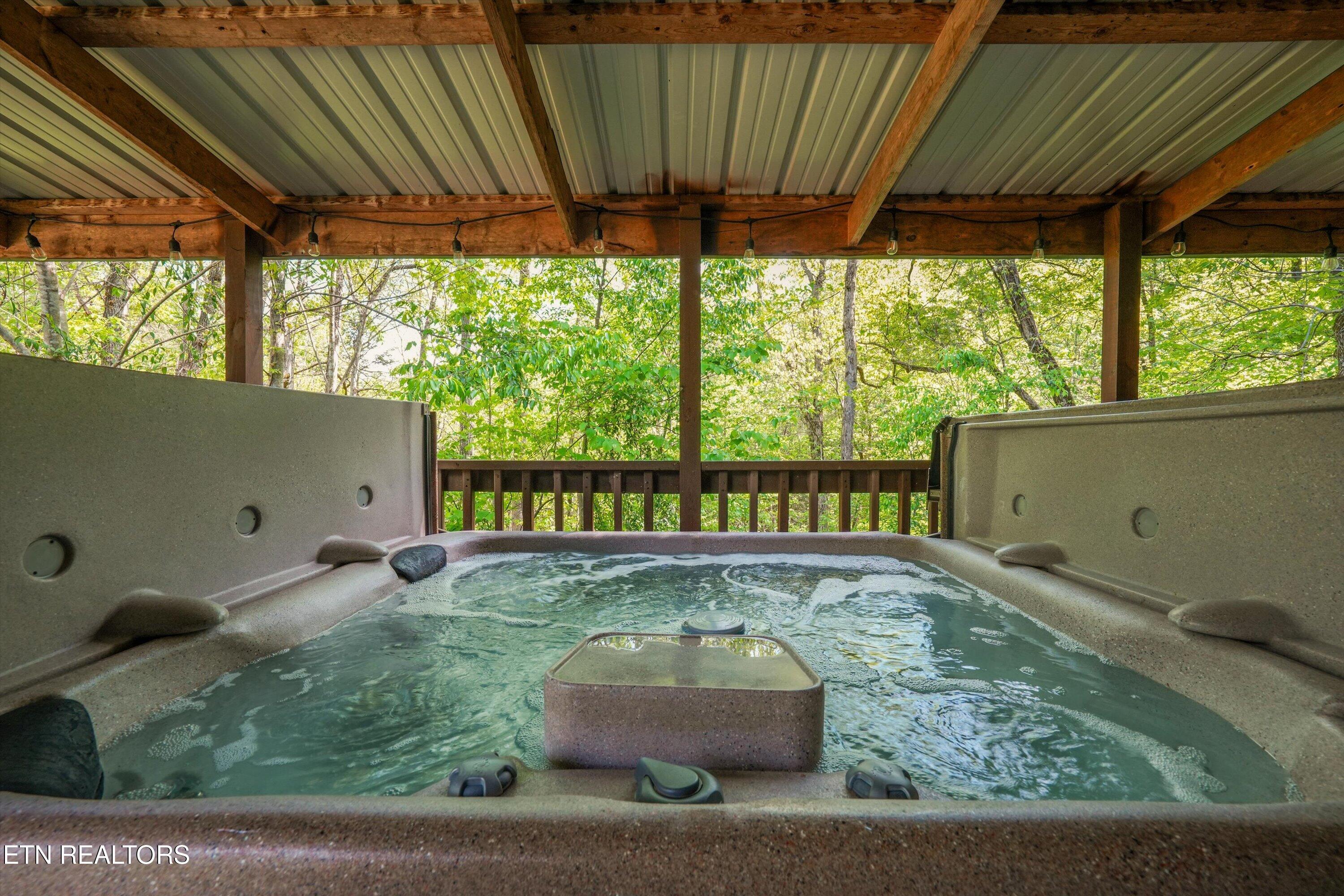 716 Country Oaks Drive