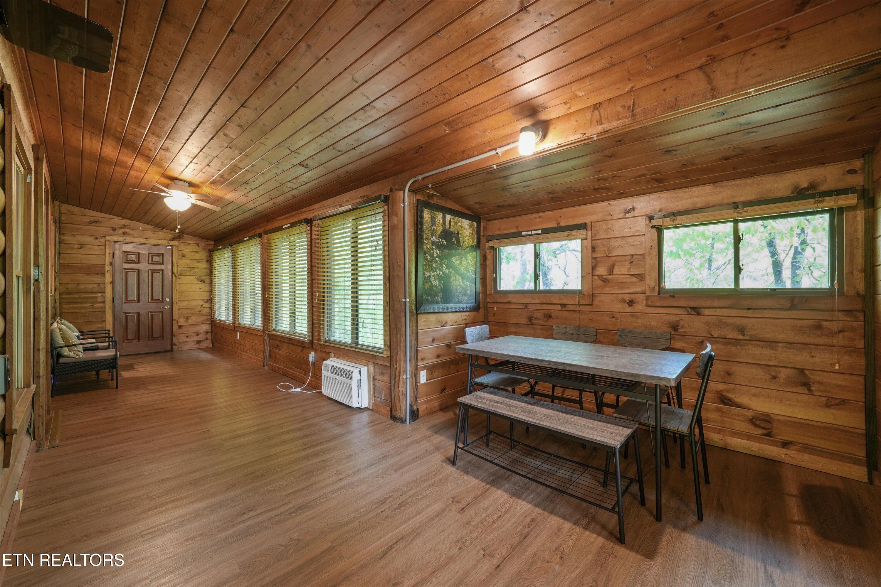 716 Country Oaks Drive