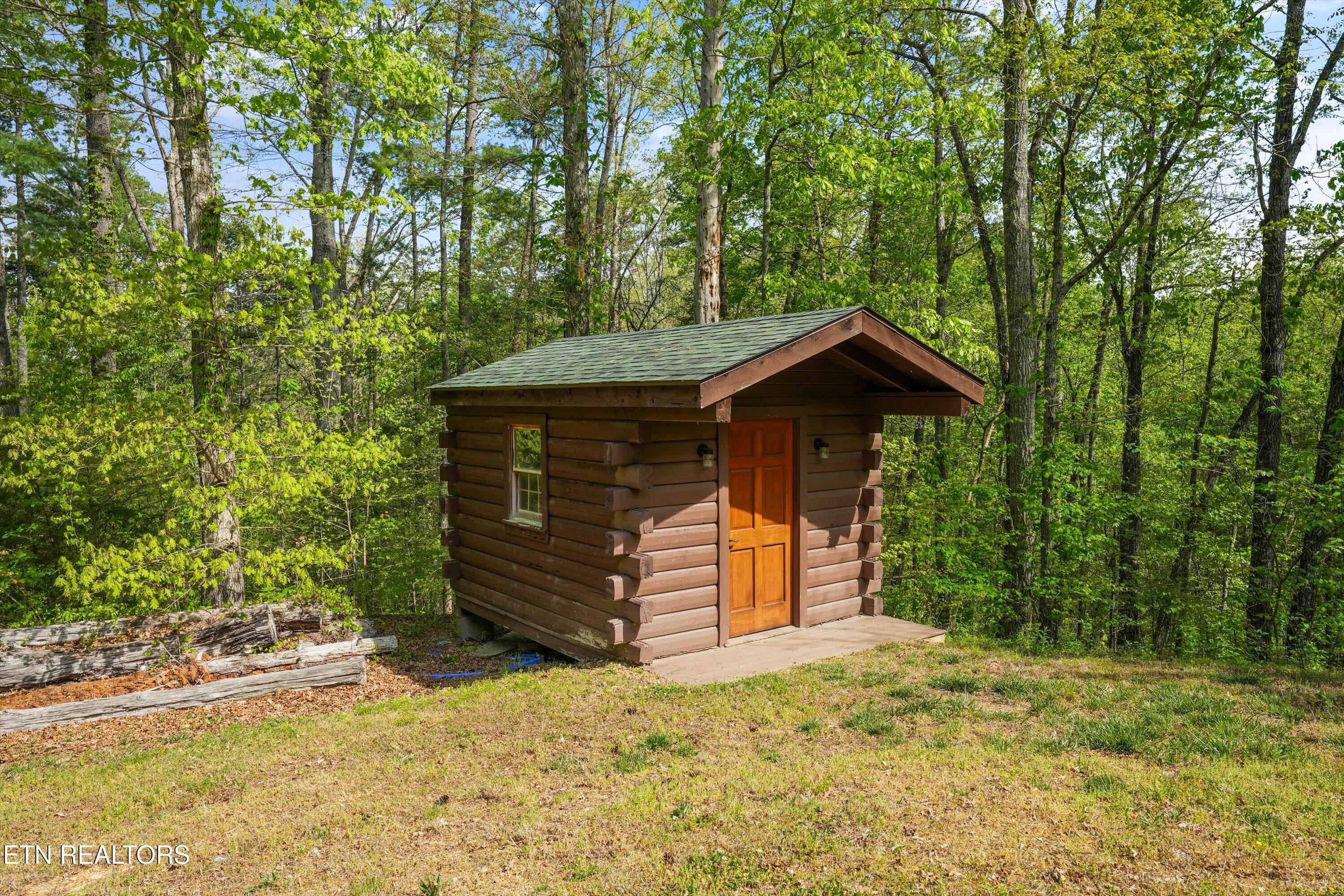 716 Country Oaks Drive