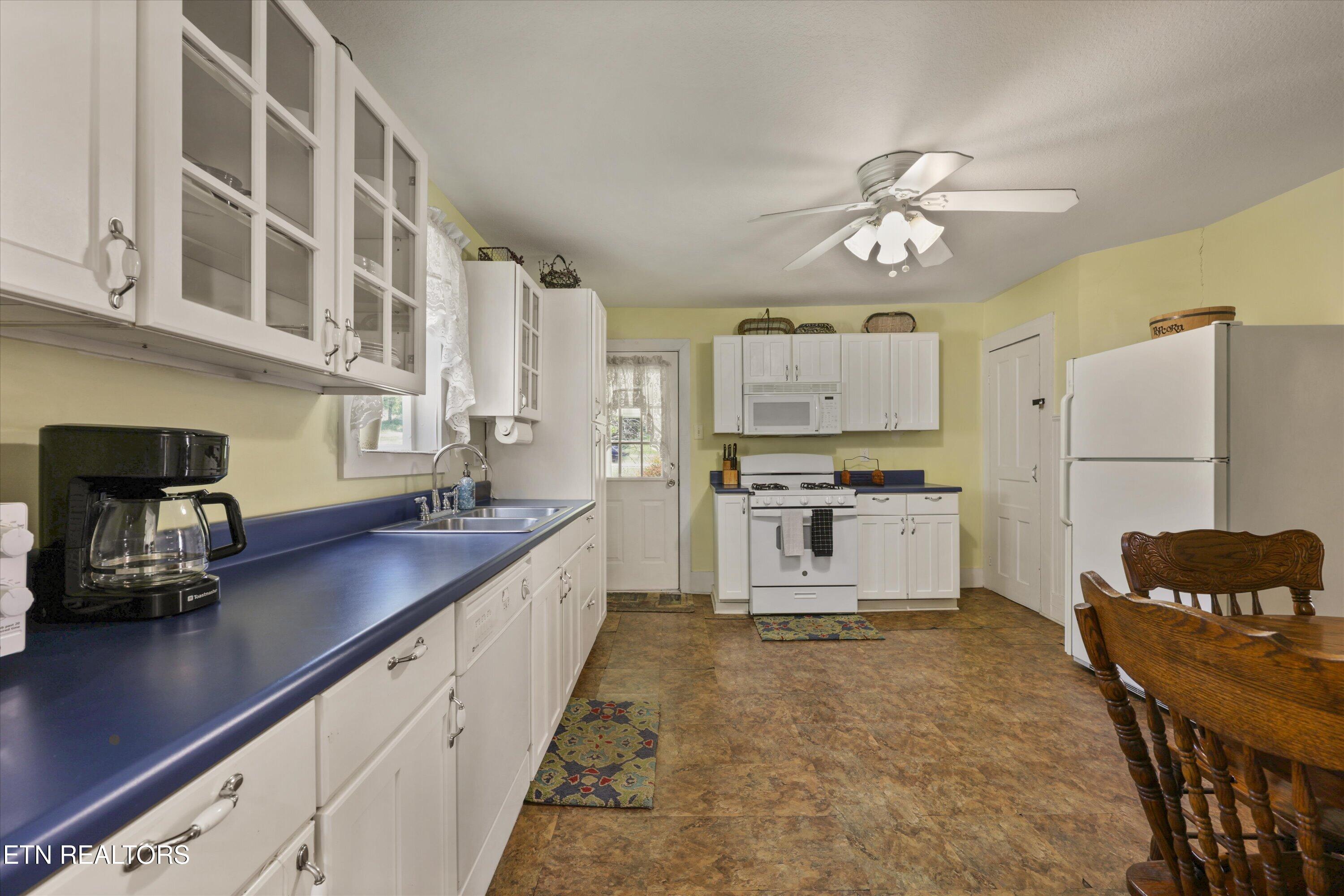 7637 E Lamar Alex Pkwy