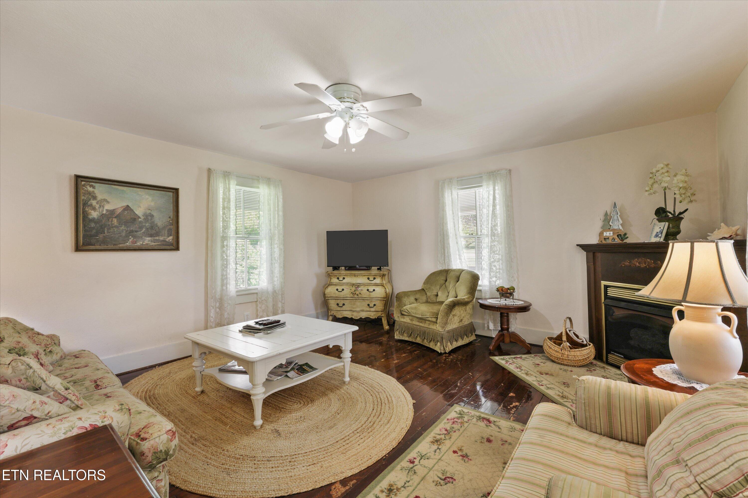 7637 E Lamar Alex Pkwy