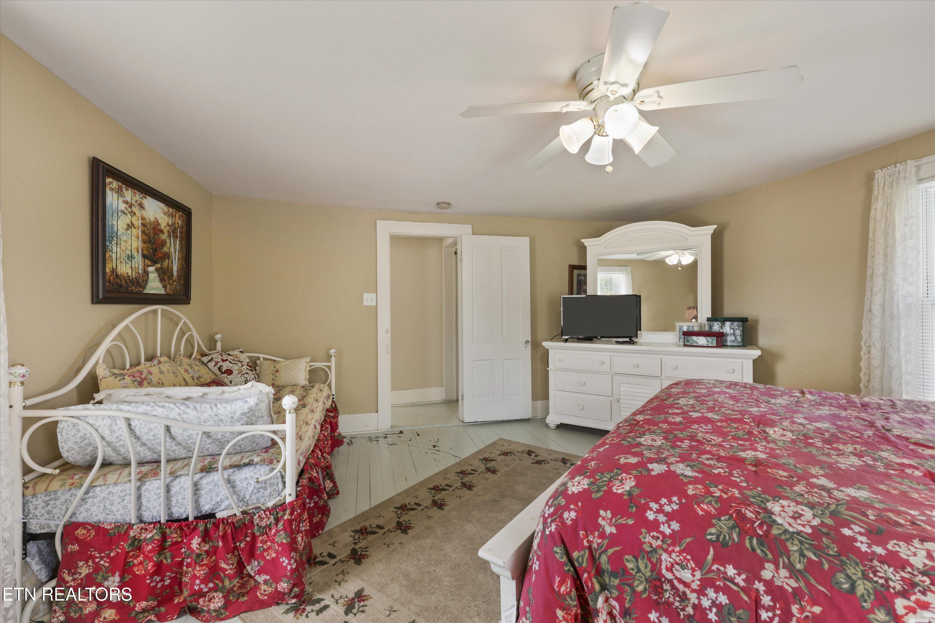 7637 E Lamar Alex Pkwy