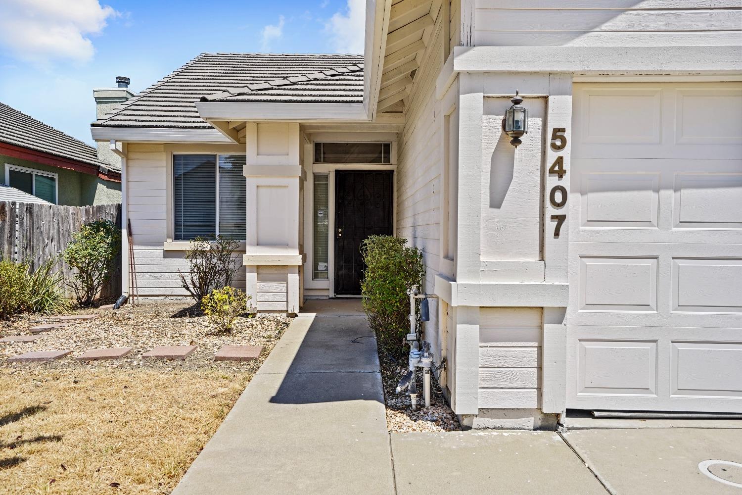 5407 Laguna Crest Way