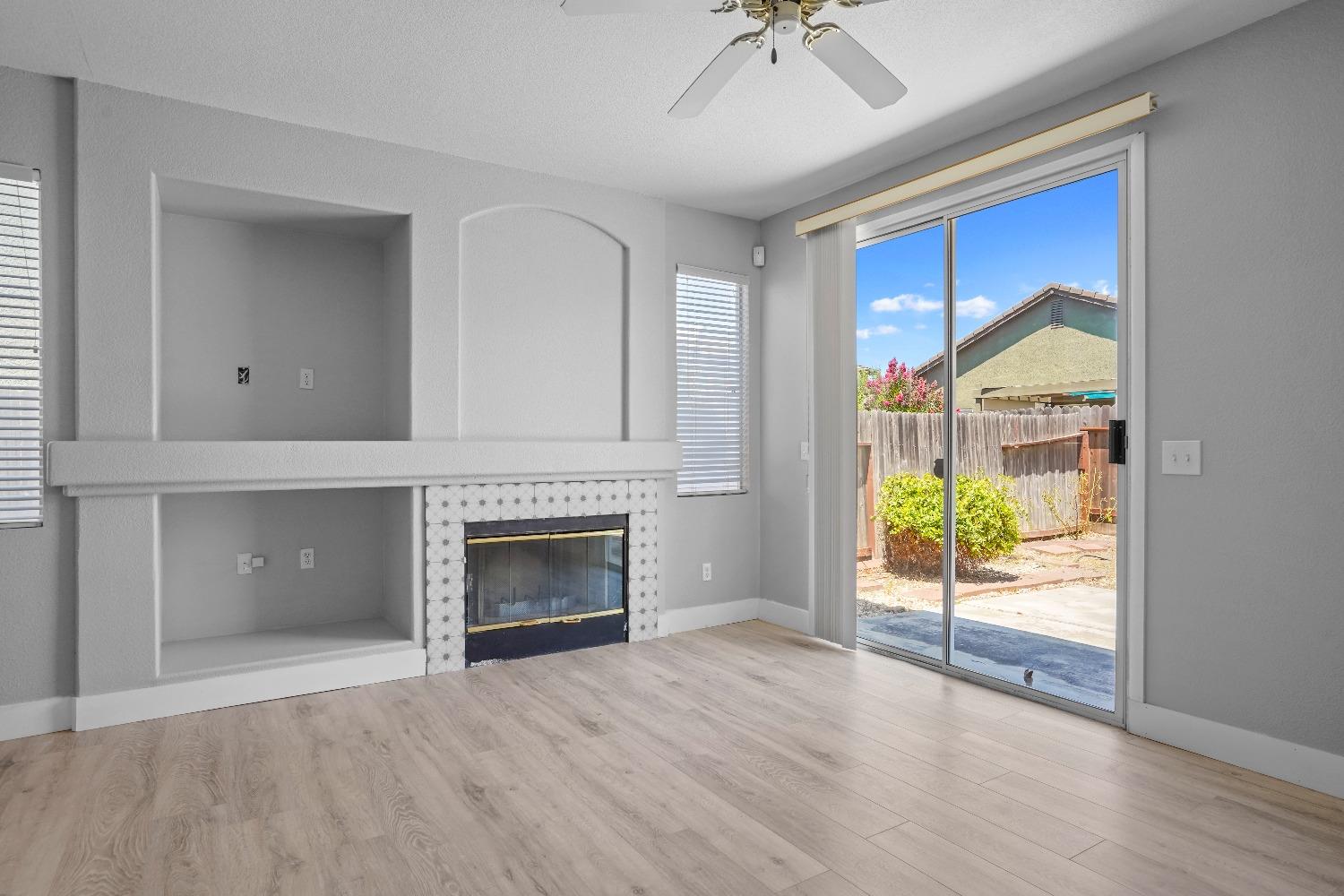 5407 Laguna Crest Way