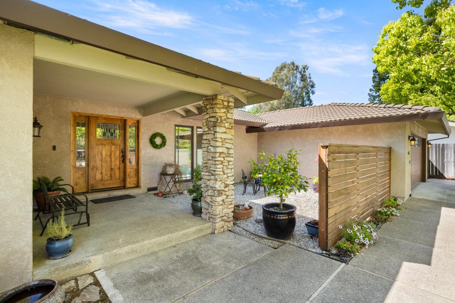 613 Rivercrest Drive