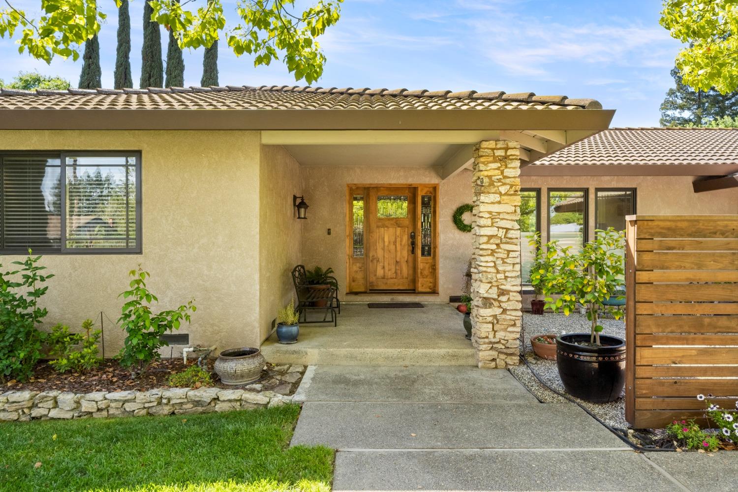 613 Rivercrest Drive