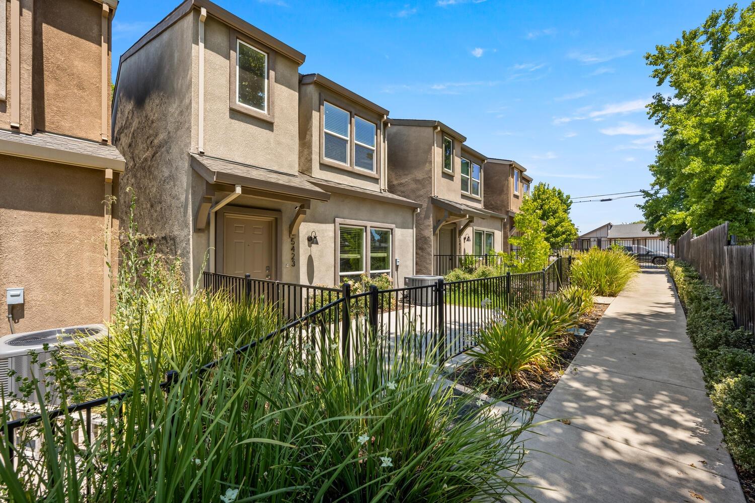 5423 College Oak Drive