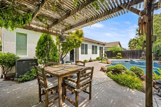 5849 Bridgecross Drive