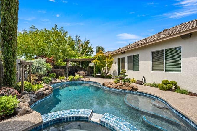 5849 Bridgecross Drive