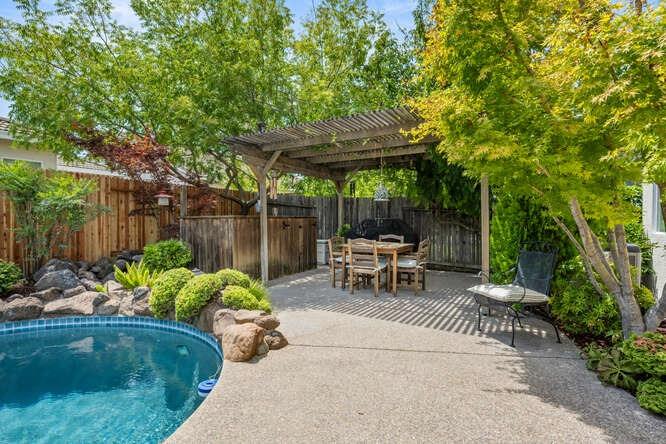 5849 Bridgecross Drive