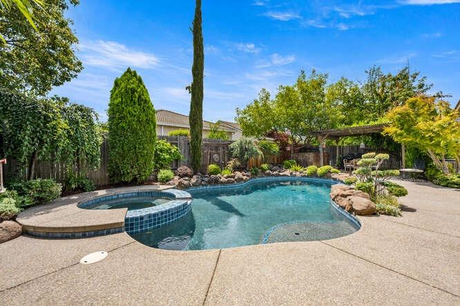 5849 Bridgecross Drive