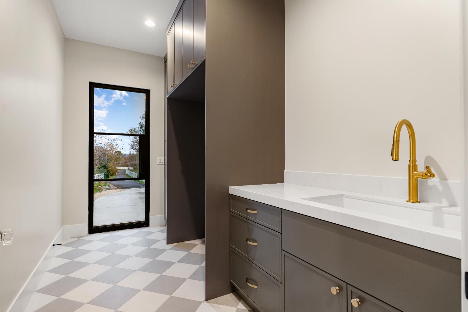 6980 High cliff Road