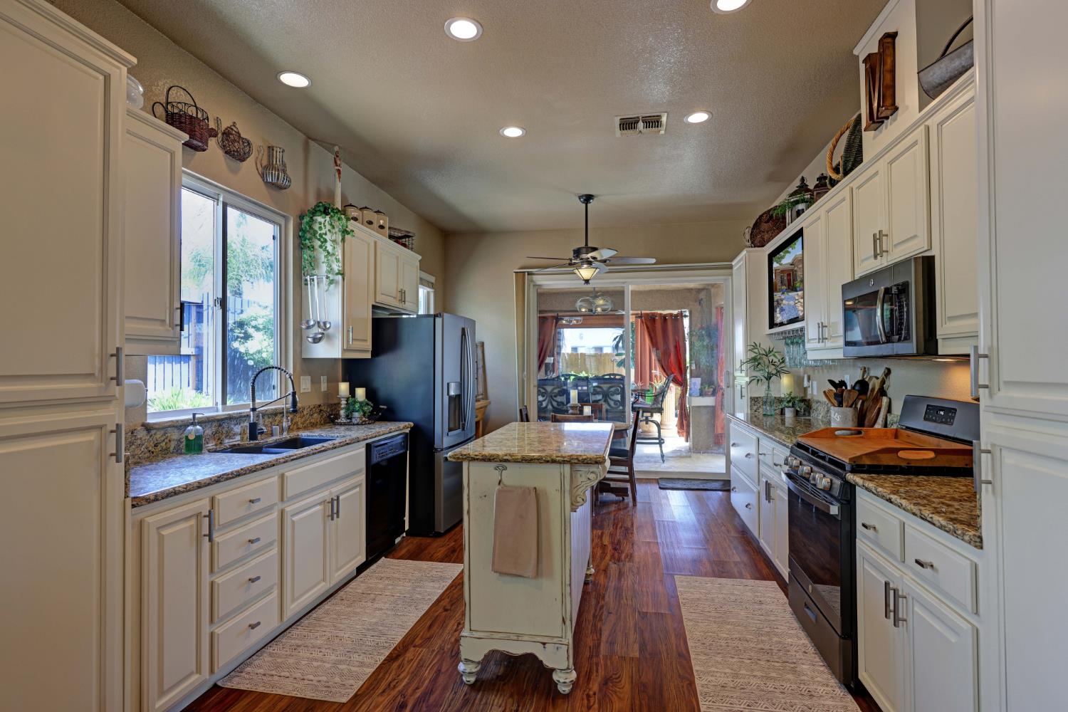 3319 Corinthian Lane