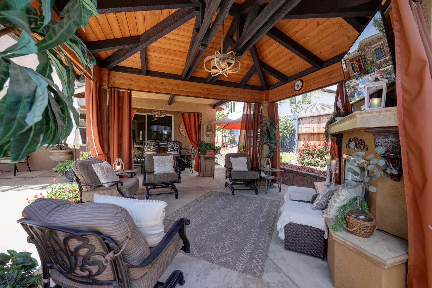 3319 Corinthian Lane