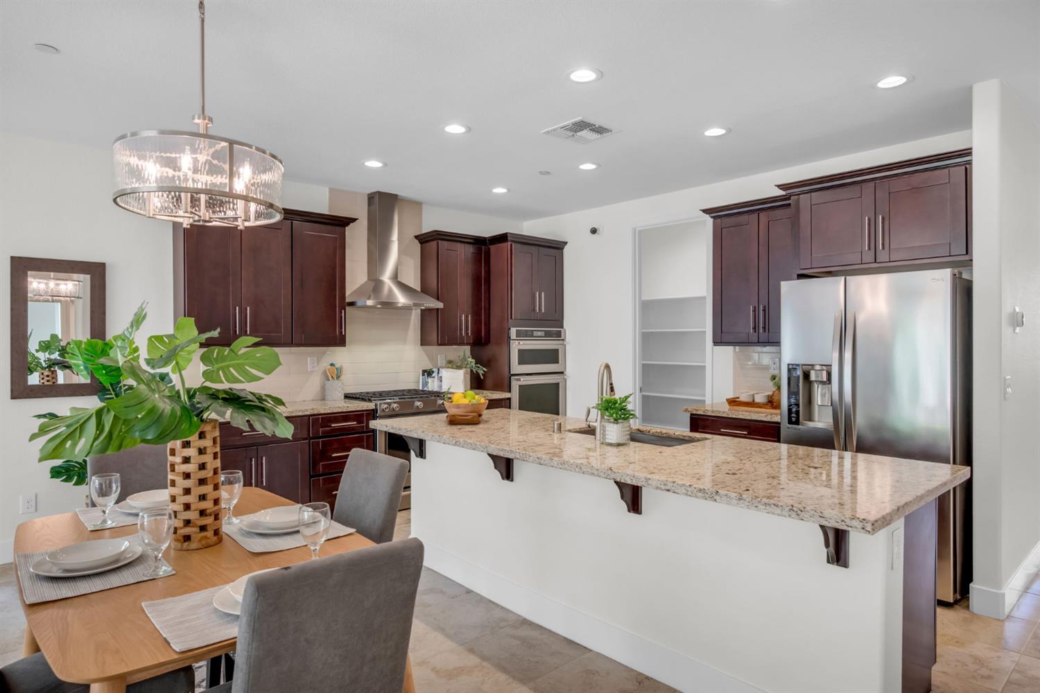 586 Willow Ridge Court