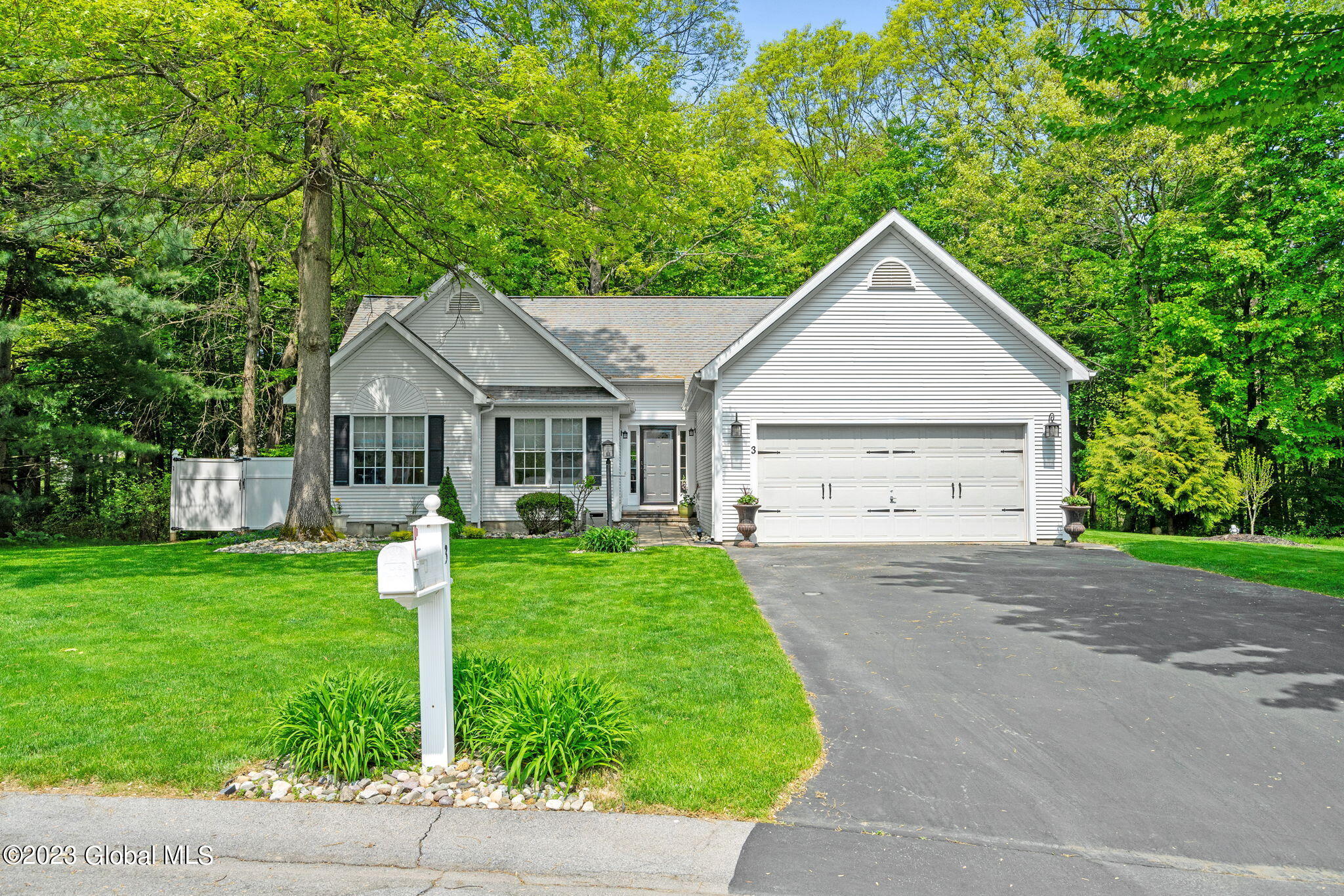 3 Candiwood Court