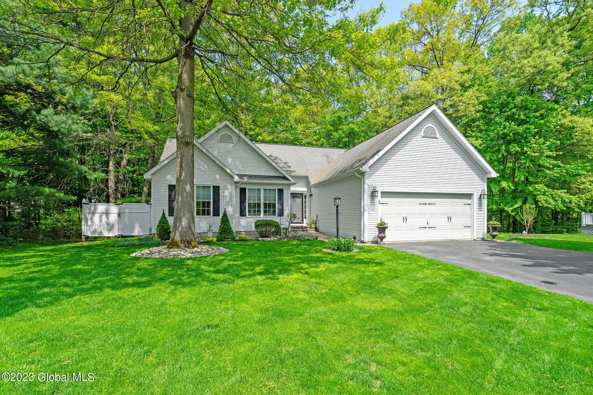 3 Candiwood Court
