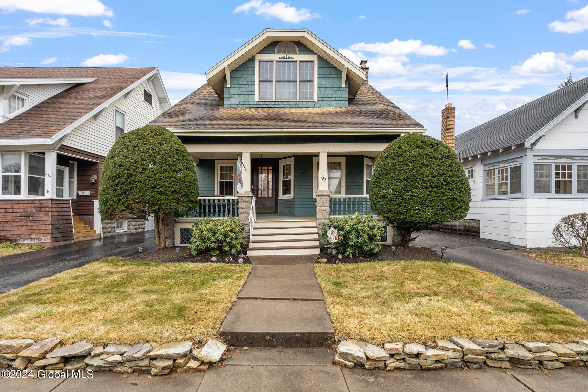 842 Pinewood Avenue