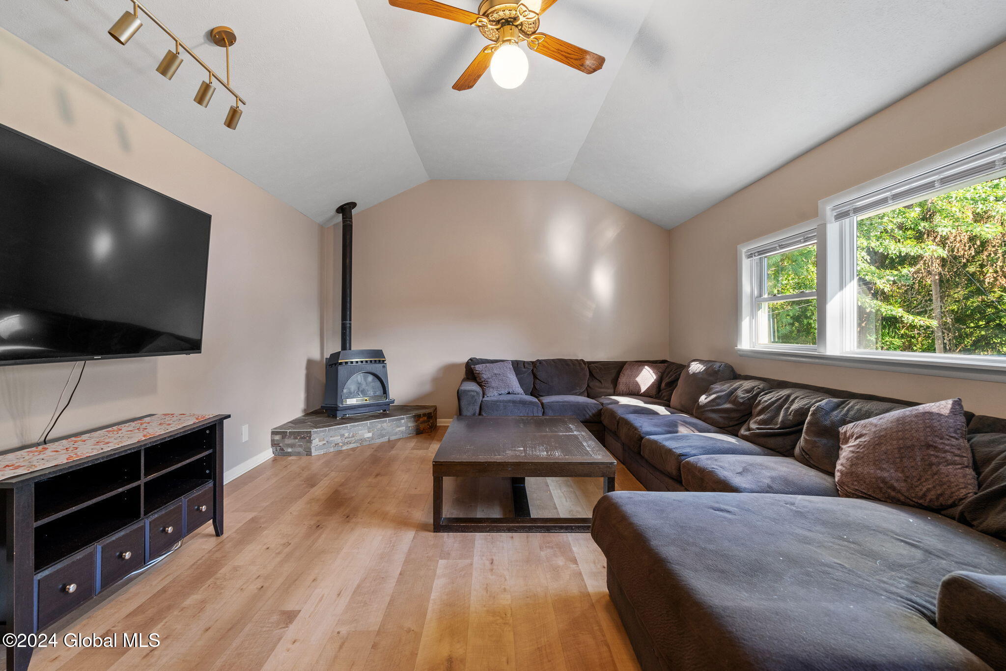 5 Comely Lane